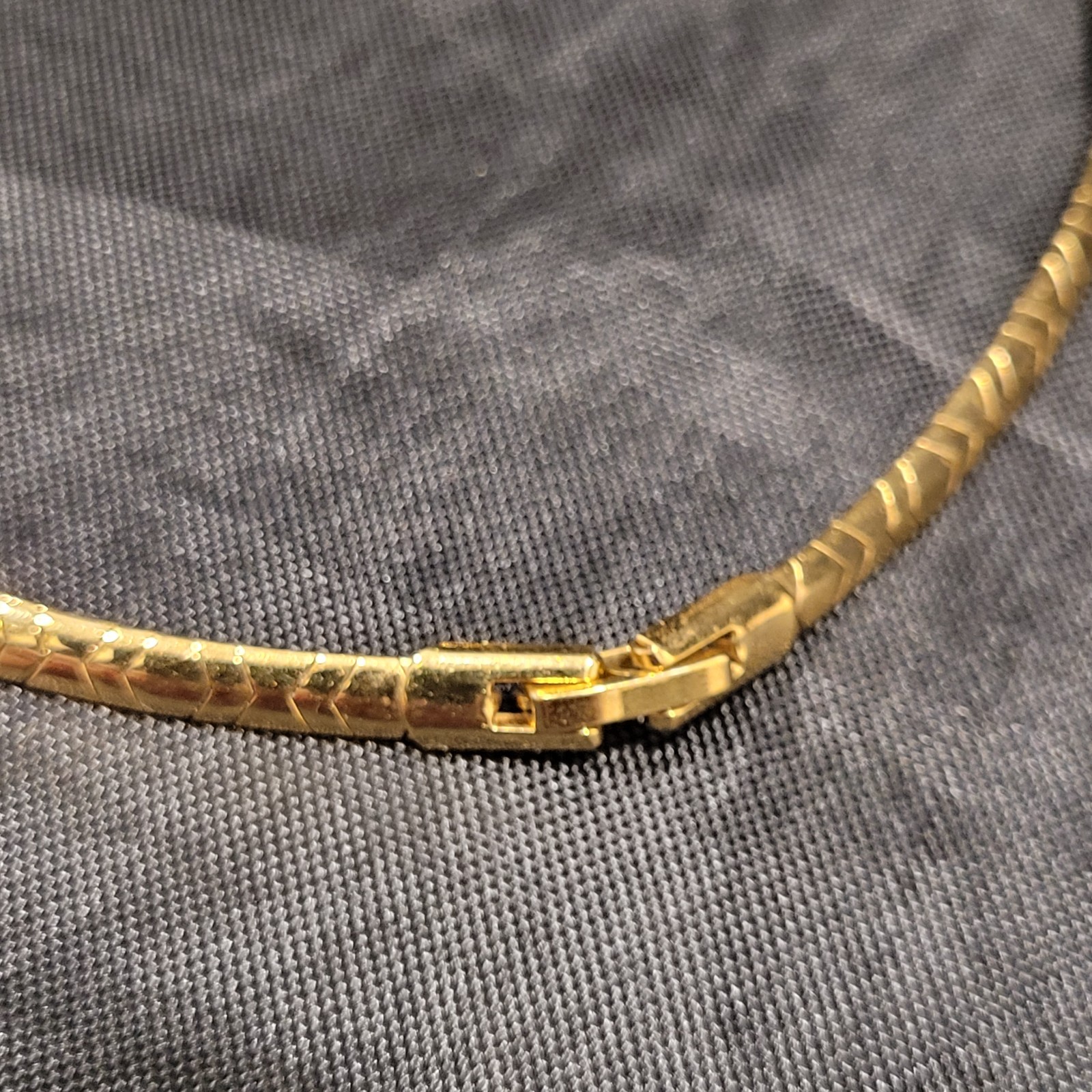 Herringbone 16″ Gold Tone Plate Necklace Flat Collar Style