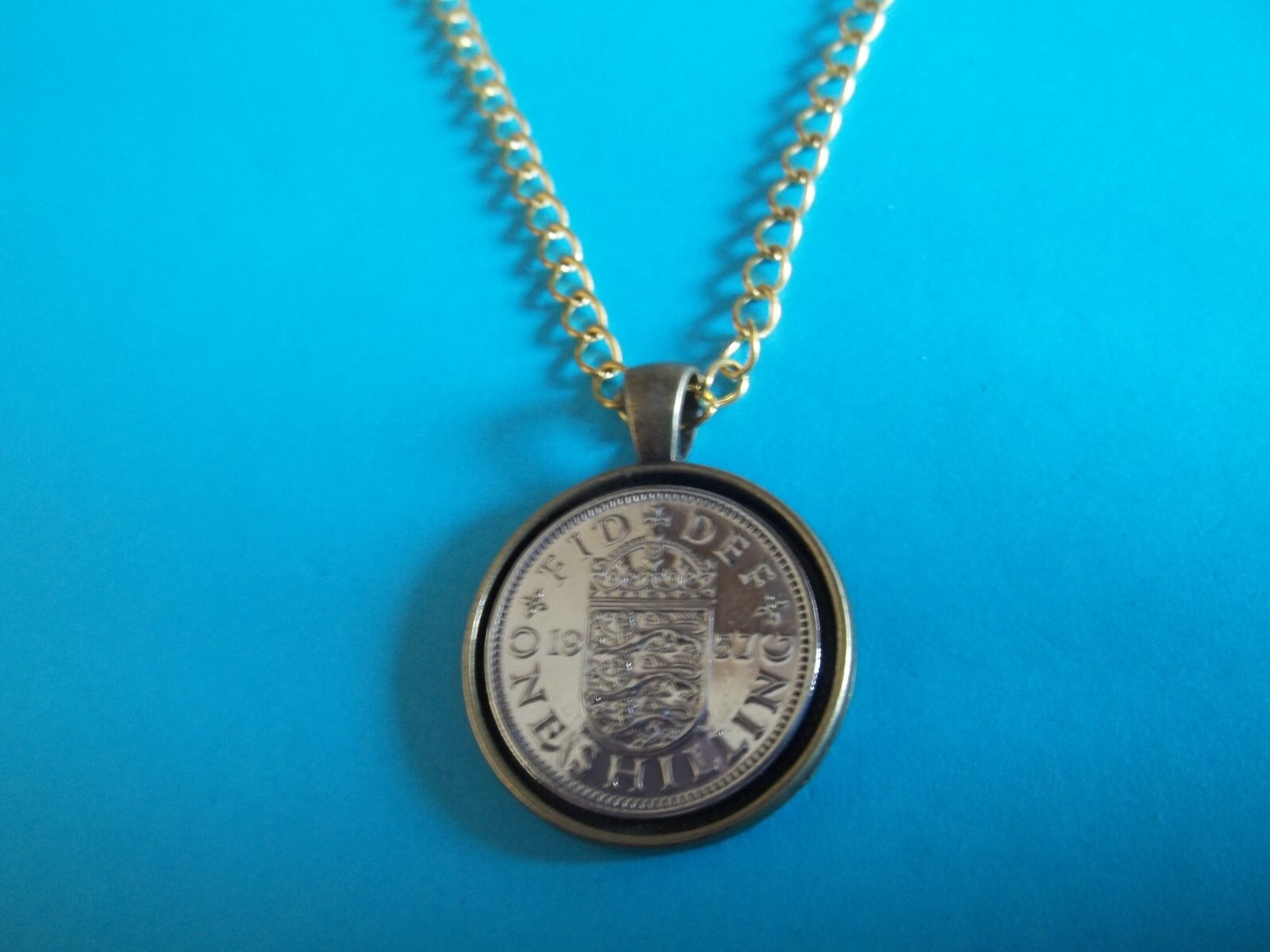 SHILLING COIN – ENGLISH THREE LIONS – BRONZE CASED CURB NECKLACE – 1953 to 1966