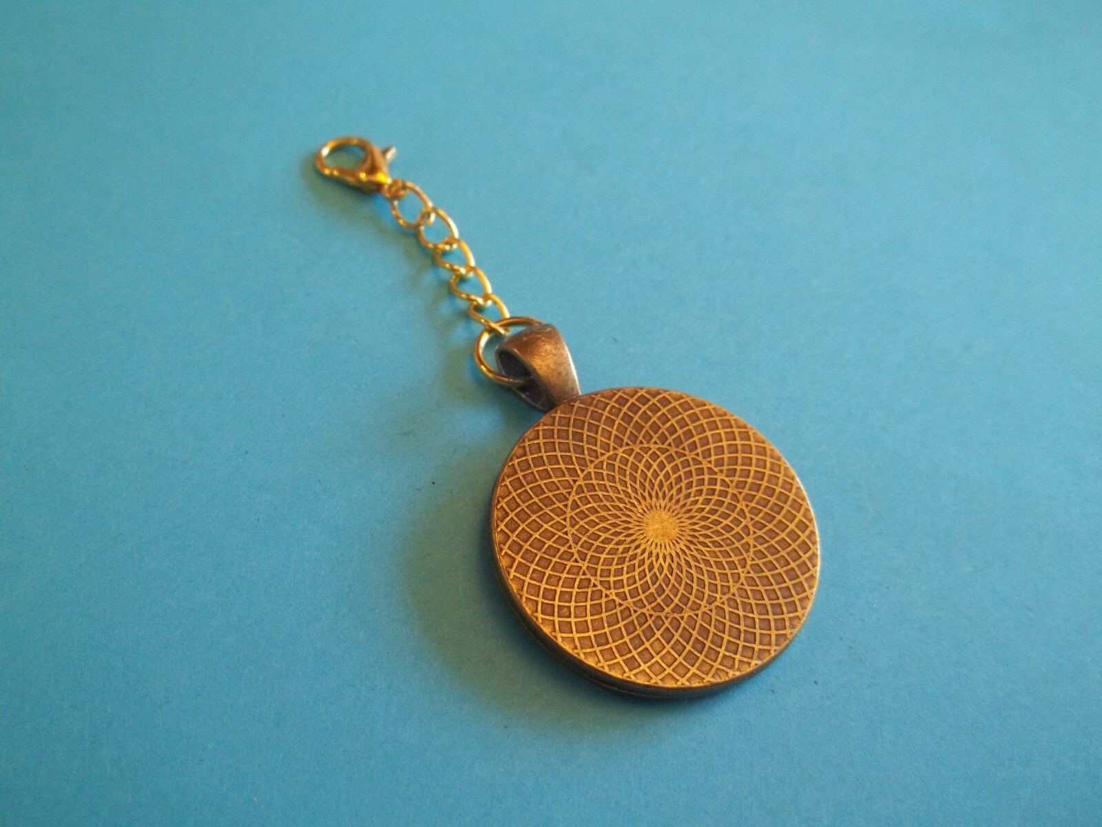 HALF PENNY COIN – BRITANNIA BRONZE CASED PENDANT / CHARM – 1917 to 1936