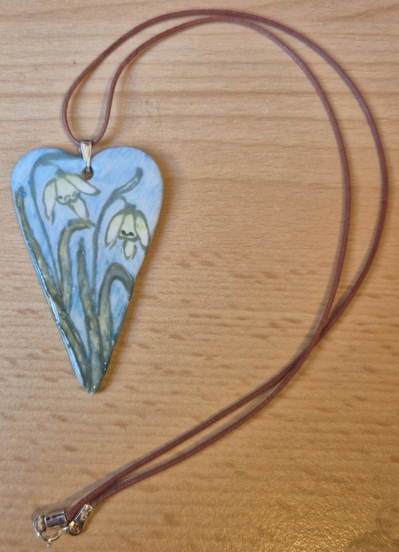 Snowdrop ceramic pendant – Hand Painted – height 6 cm – cord 46 cm