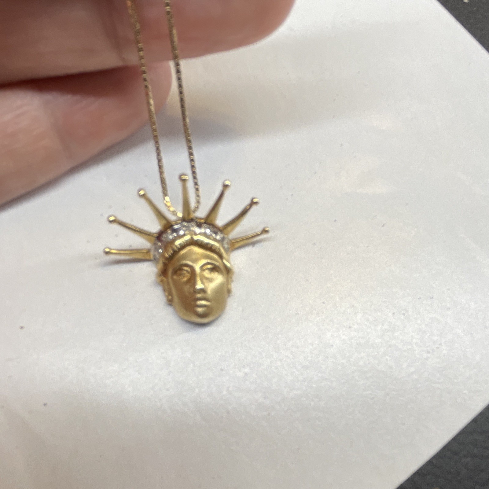 Gold Tone Statue of Liberty Head Charm Pendant Necklace, Box Chain, Rhinestone