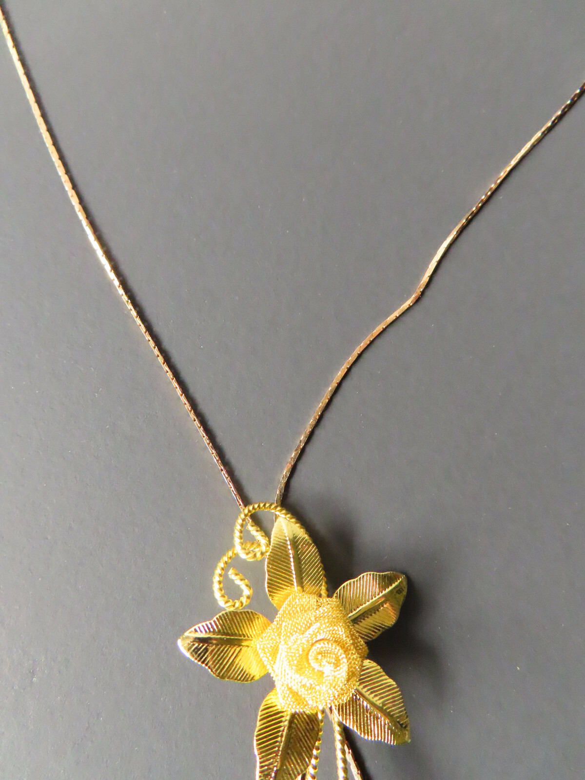 Gold Plated Adjustable Chain Necklace with Flower. FREE SHIPPING IN USA