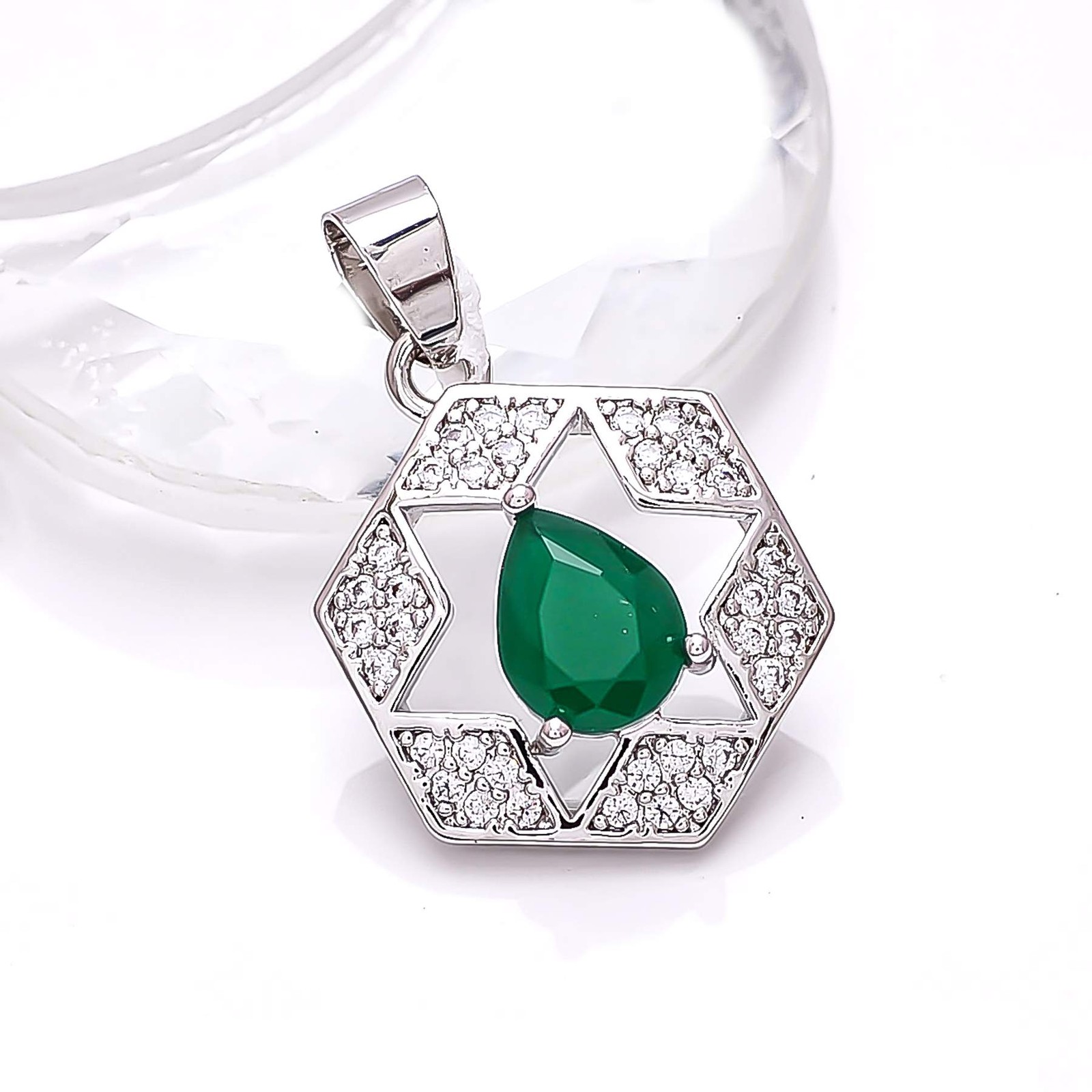 Emerald – Simulated & Cubic Zirconia Gemstone 925 Silver Pendant 1.00″ P47