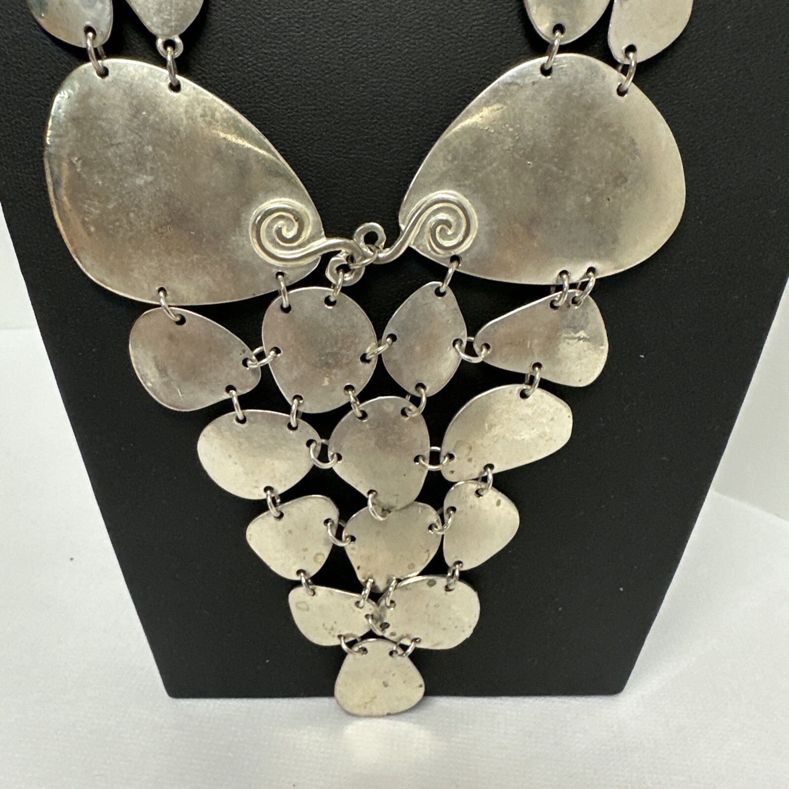 Pre-owned A.N.A. NEW YORK Approach Statement SilverTone Necklace Chunky Bib
