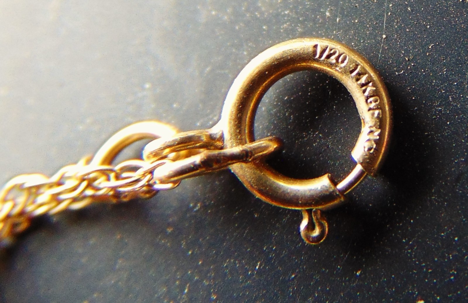 14 KARAT GOLD FILLED LOCKET ~ ENGRAVED TEDDY BEAR ~ 18″ CHAIN ~ NEW IN BOX