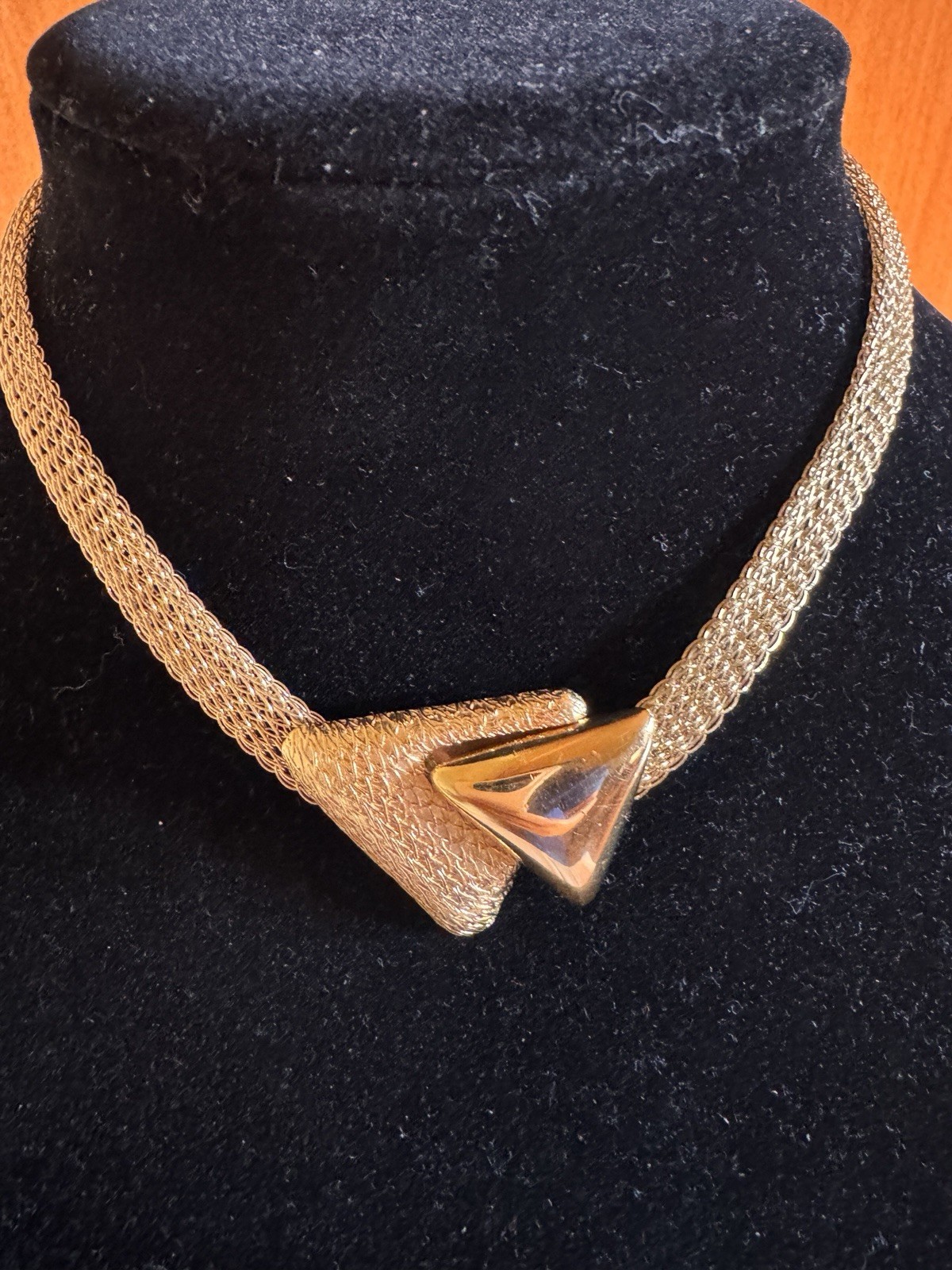Gold Tone Mesh Chain Choker Necklace Triangle Charm Pendant Metal No Stone
