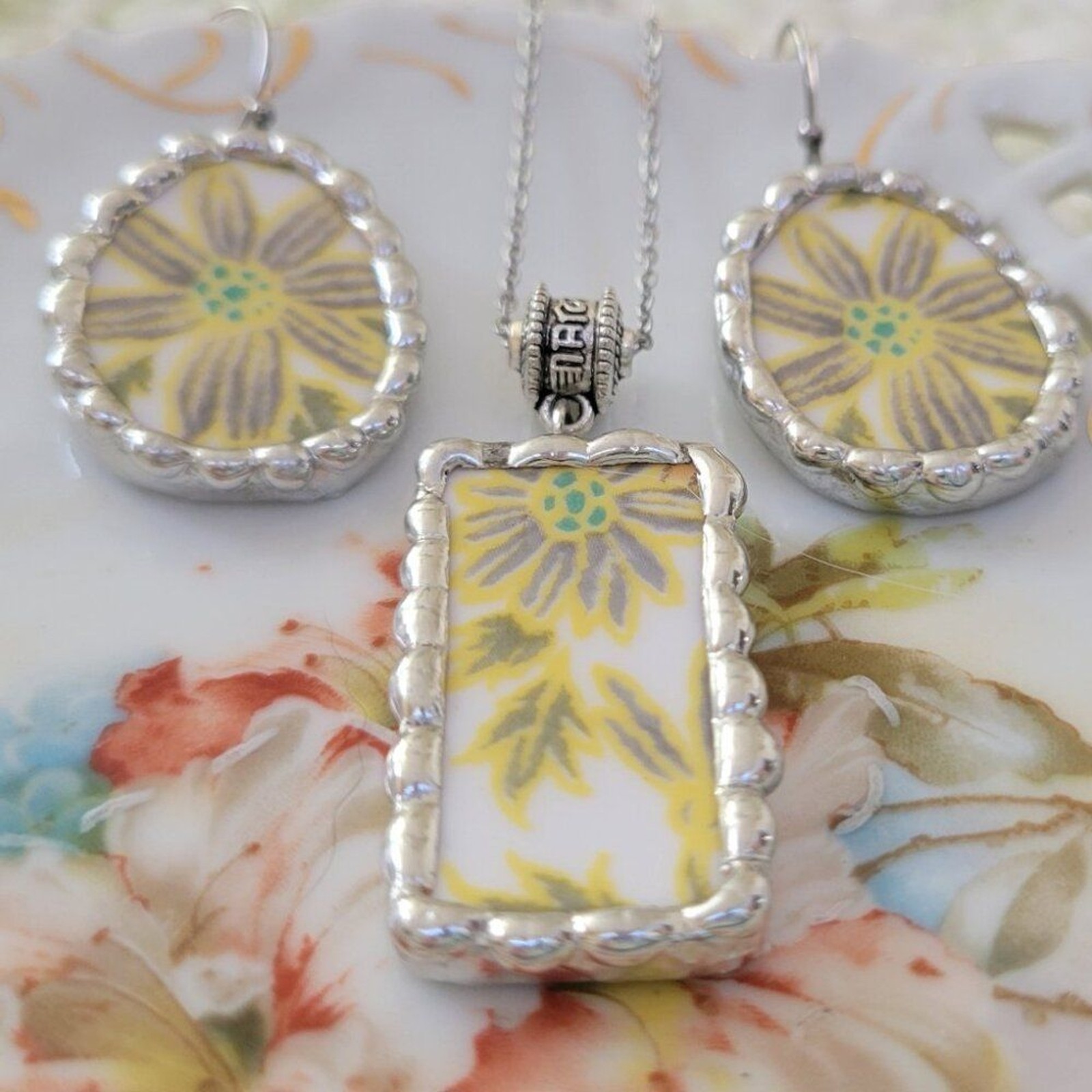 Noritake Sunny Side Broken China Pendant Necklace & Earring Set