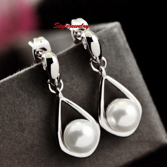 White Gold Filled Silver Tone Bridal White Pearl Bridal Teardrop Earring XE128