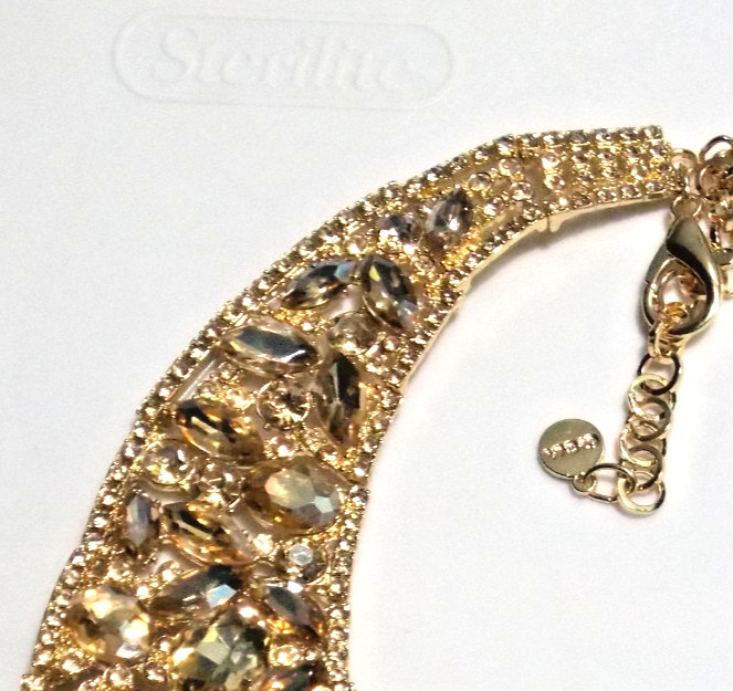 ISAAC MIZRAHI CLEAR CRYSTAL COLLAR NECKLACE GOLDTONE