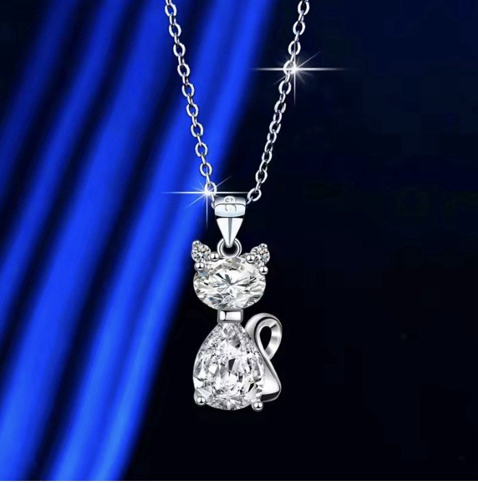 Silver Elegant Cat Clear Crystal Pendant Necklace Fashion Fun Jewelry