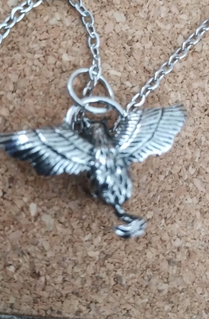 50cm Silver Toned Chain with A Flying Cat Pendant + Freebie. UK Seller (utd9)
