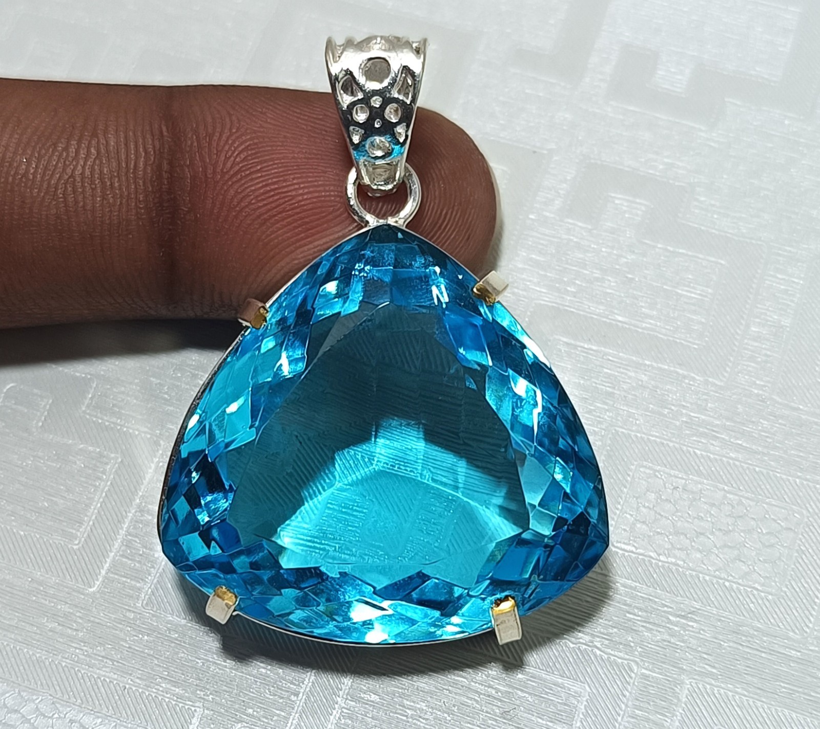 94.80 Ct Trillion Blue Natural Topaz 925 Solid Silver Pendant Loose Gemstone