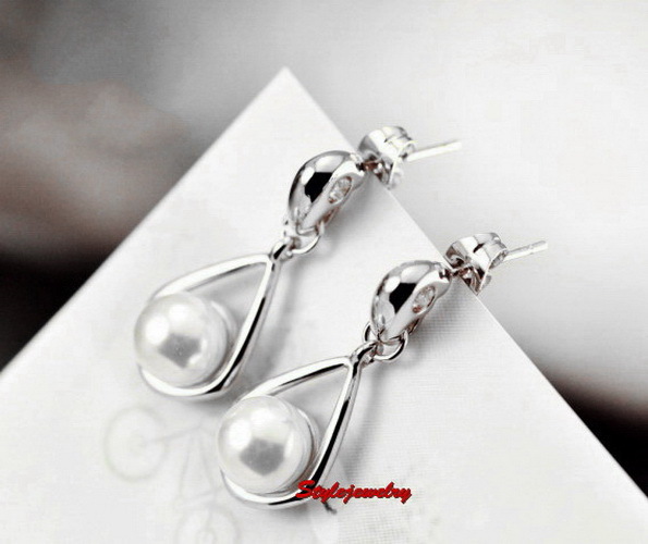 White Gold Filled Silver Tone Bridal White Pearl Bridal Teardrop Earring XE128