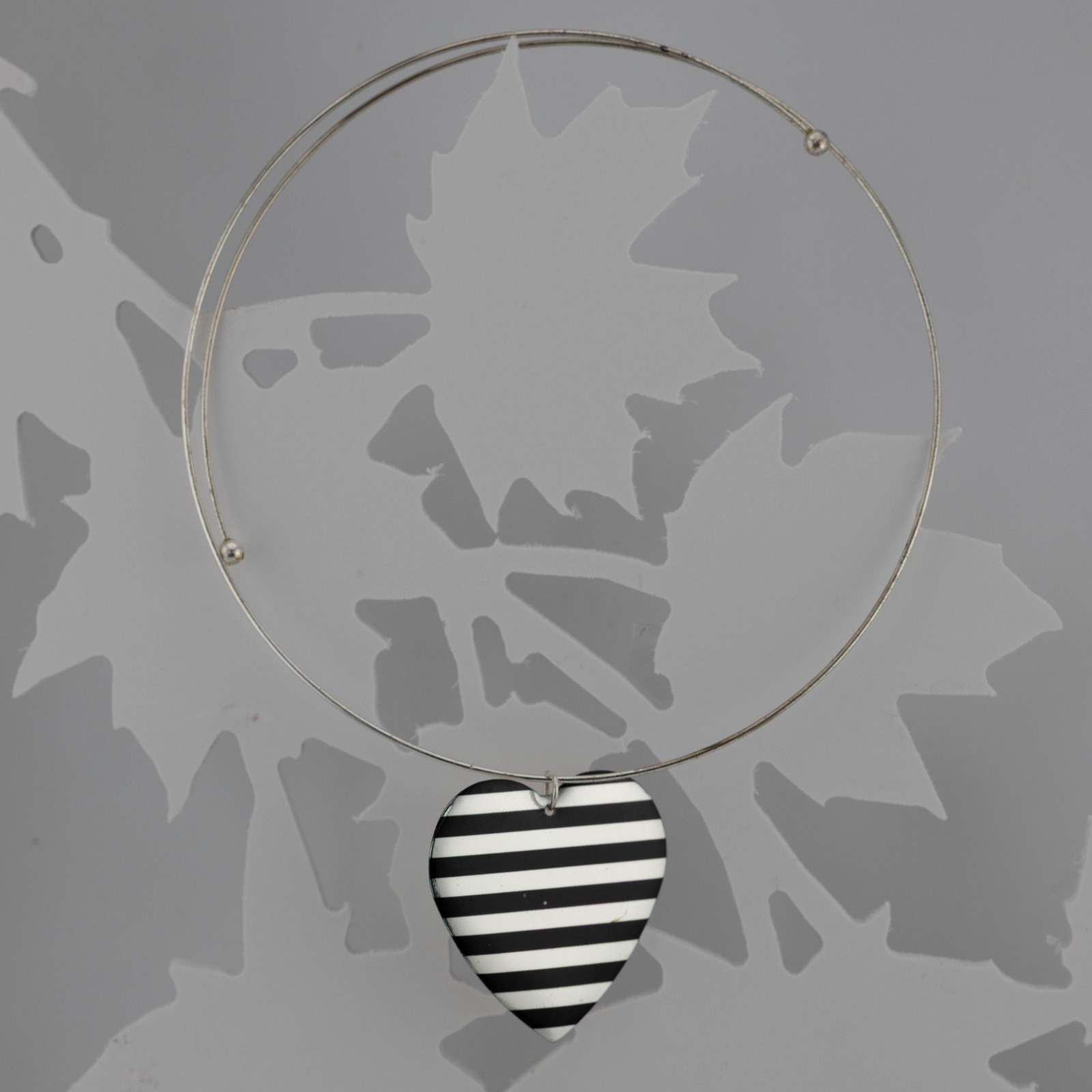Necklace Black-White Striped Heart Pendant Modern Style Base Metal