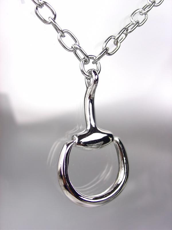 CHIC & STYLISH Designer Style Silver Horsebit Pendant Chain Necklace