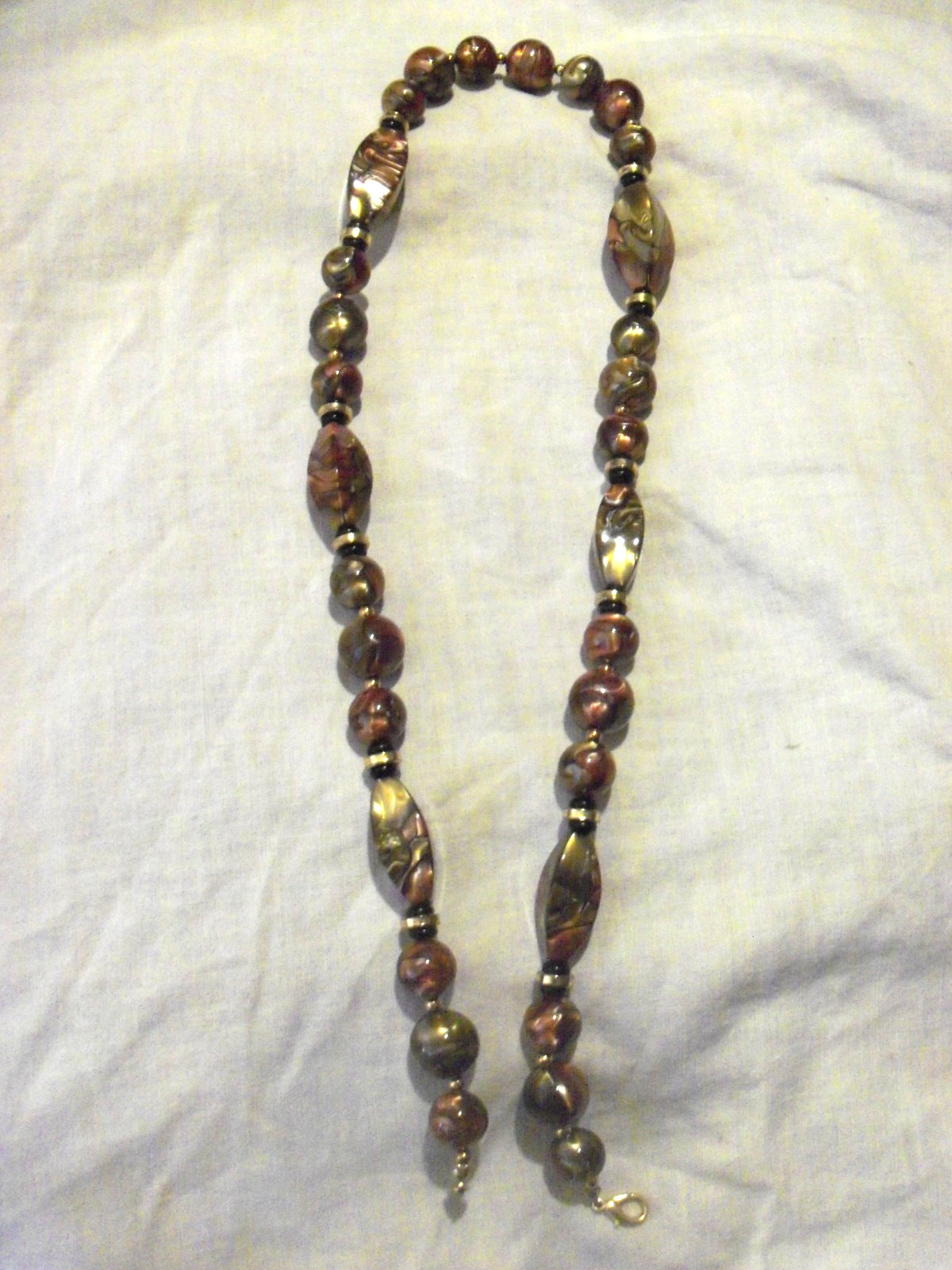 12″ ACRYLIC GLASS BEADED NECKLACE PEARLESCENT SWIRL COLORS OF PURPLE, GRAY NEW