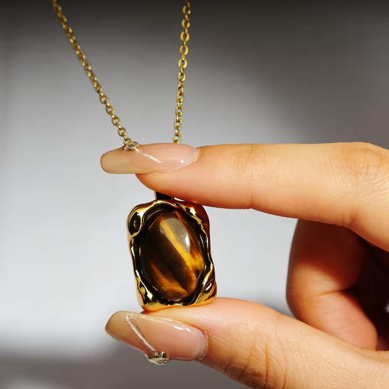 Beautiful Gold Plated Tiger Eye Pendant & Necklace! FREE SHIPPING IN THE USA!