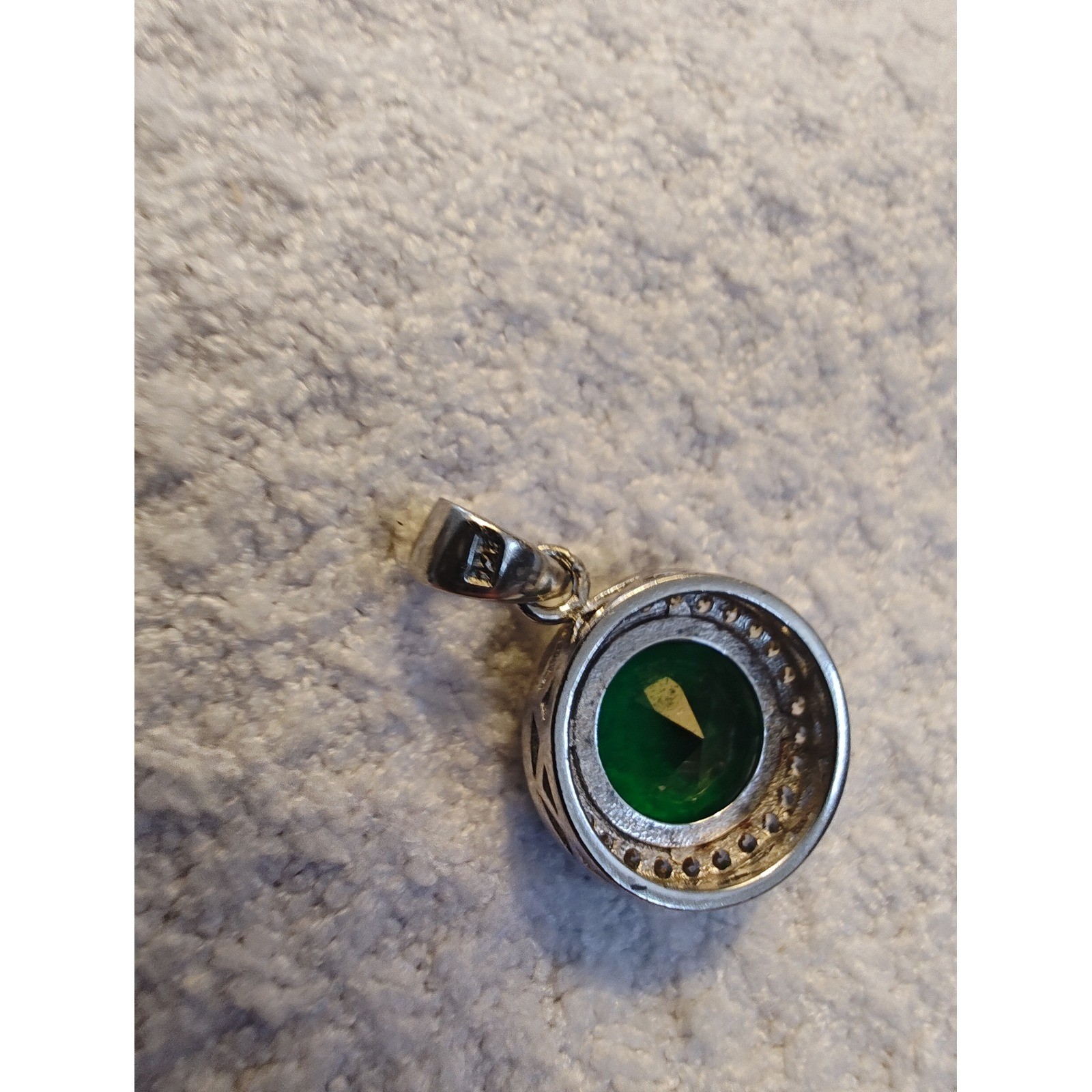 Pendant Green Silver Round Halo