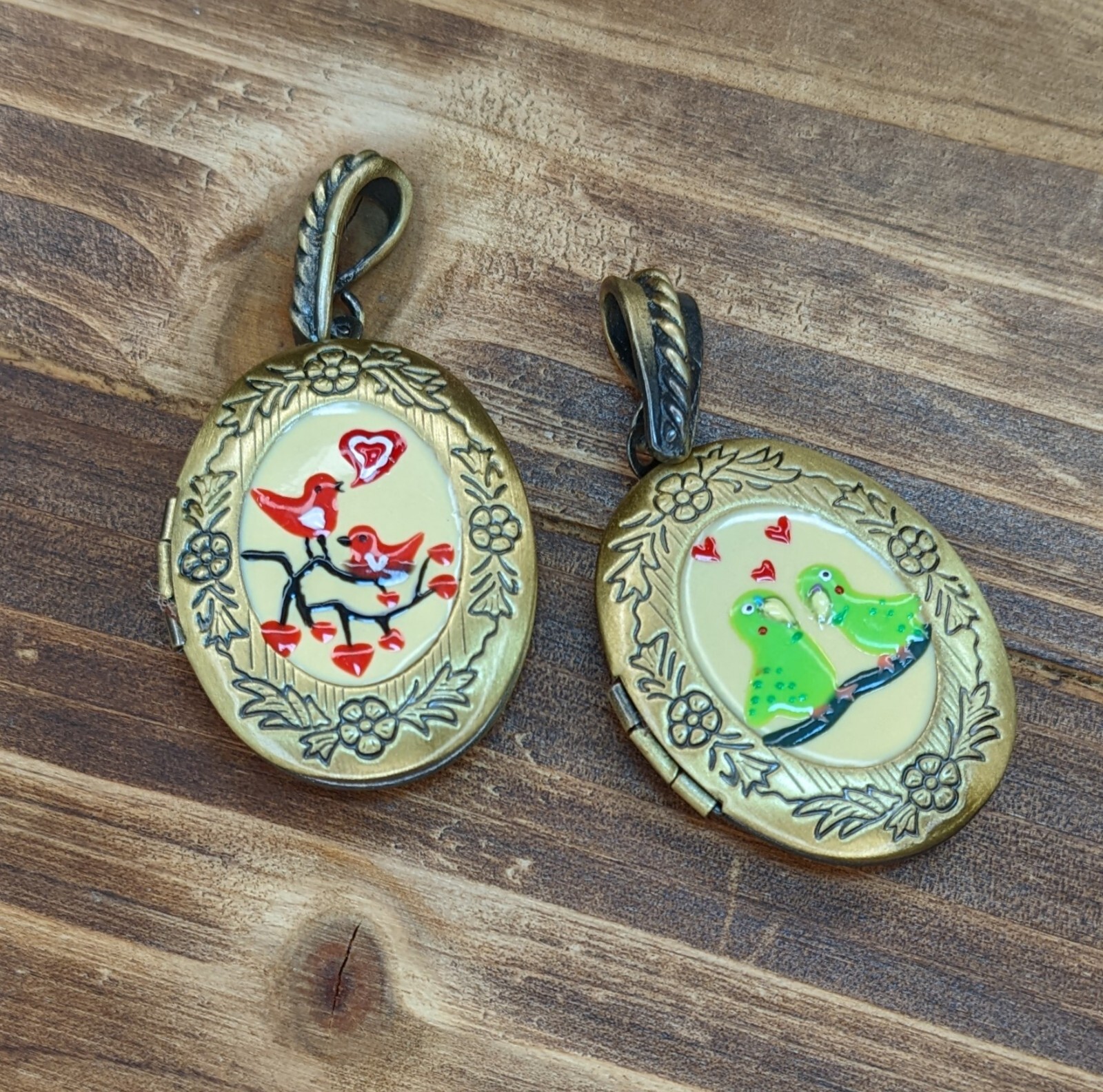Hand Painted Bird Oval Locket Pendant Vintage Brass Floral Photo Frame Mix 4