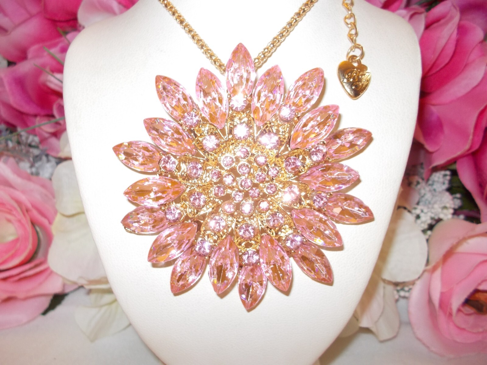 BETSEY JOHNSON BEAUTIFUL LARGE PINK CRYSTAL SUNFLOWER PENDANT NECKLACE/BROOCH