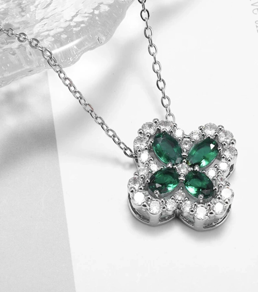 Stainless Steel clover 20mm necklace with 46 cm (18.1 in)chain and crystals