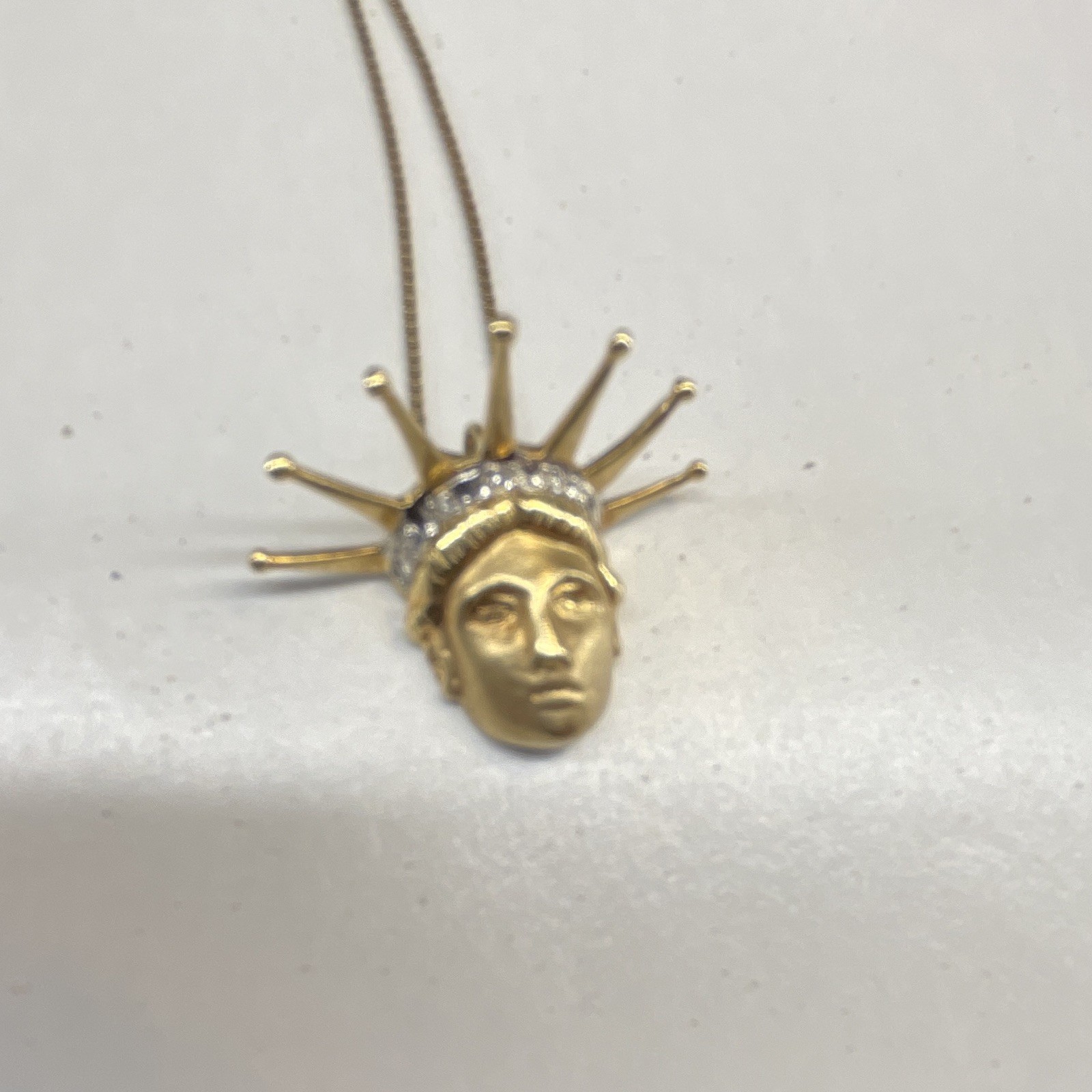 Gold Tone Statue of Liberty Head Charm Pendant Necklace, Box Chain, Rhinestone