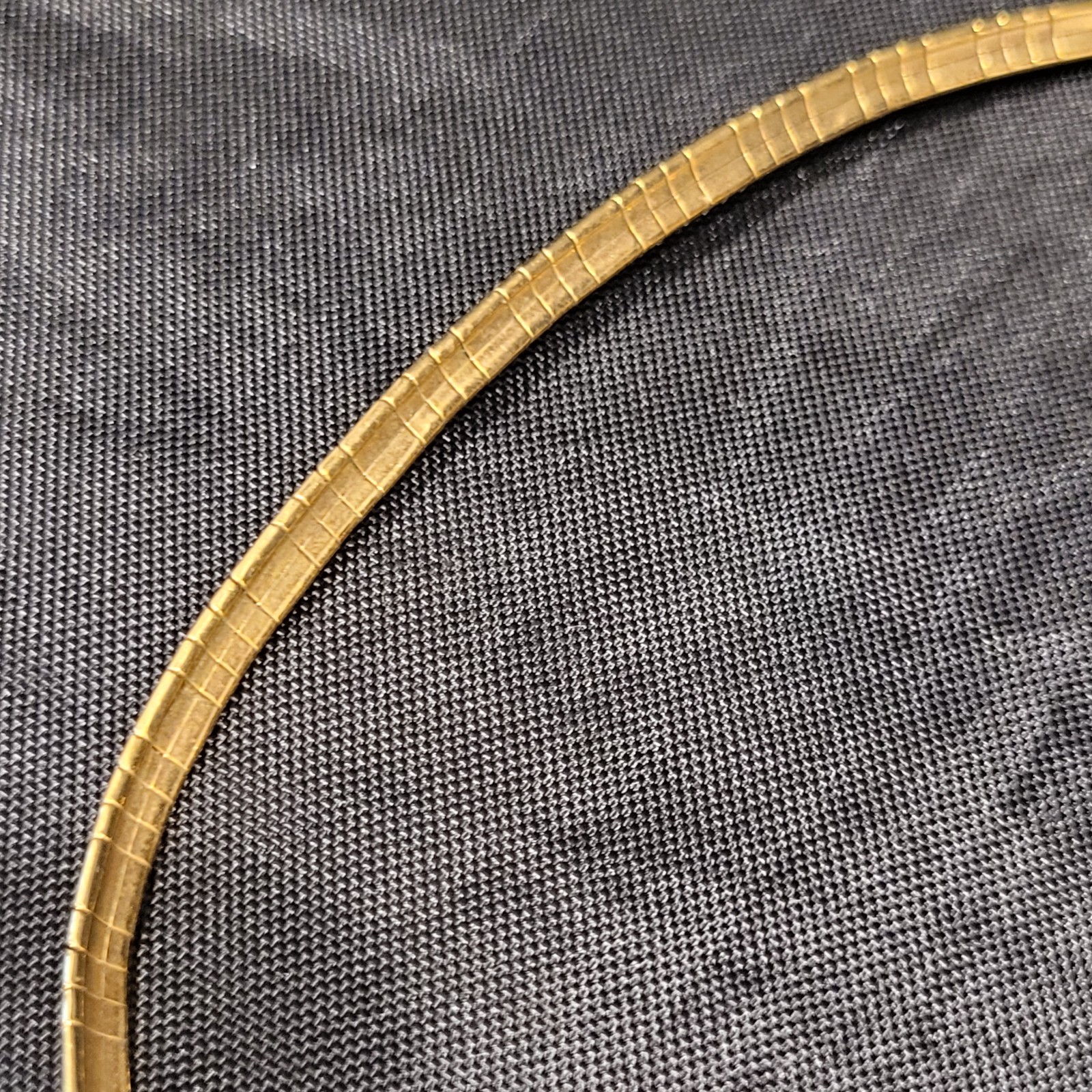 Herringbone 16″ Gold Tone Plate Necklace Flat Collar Style