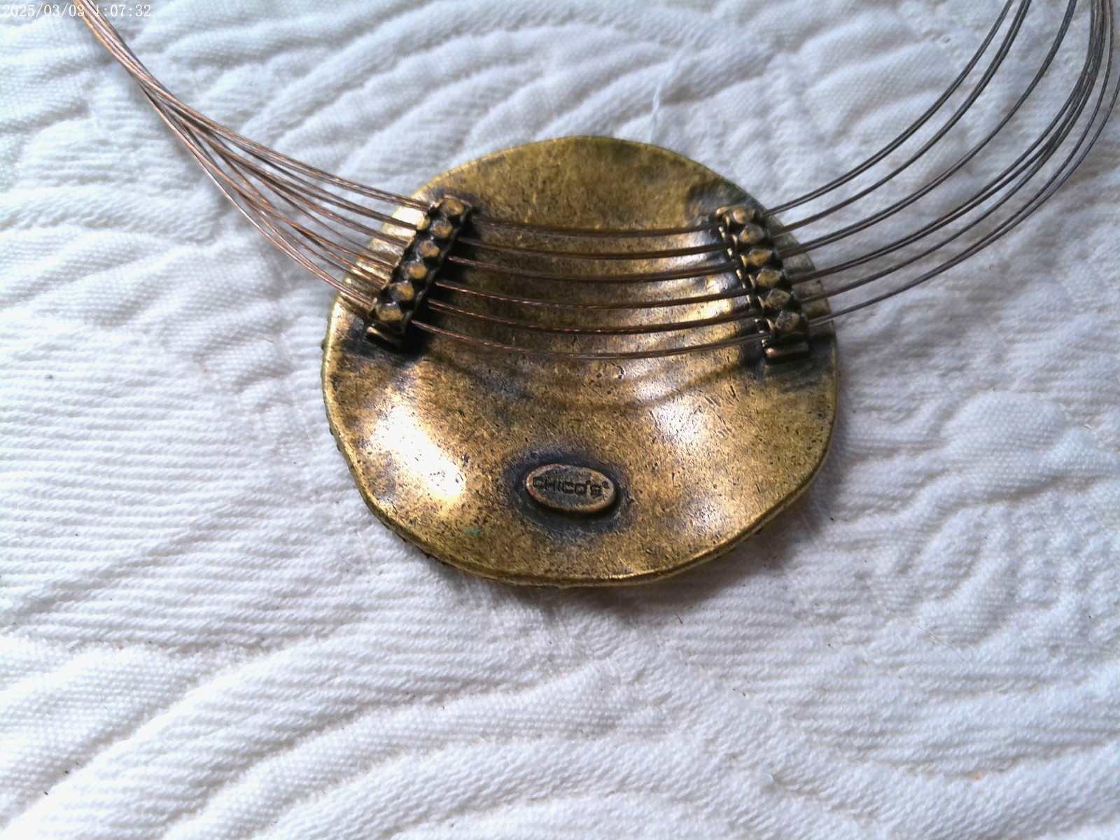 CHICO’S VTG LACQUERED GOLD BLACK IN ORNATE METAL DISK 12 WIRE STRAND 16″/20″ #3