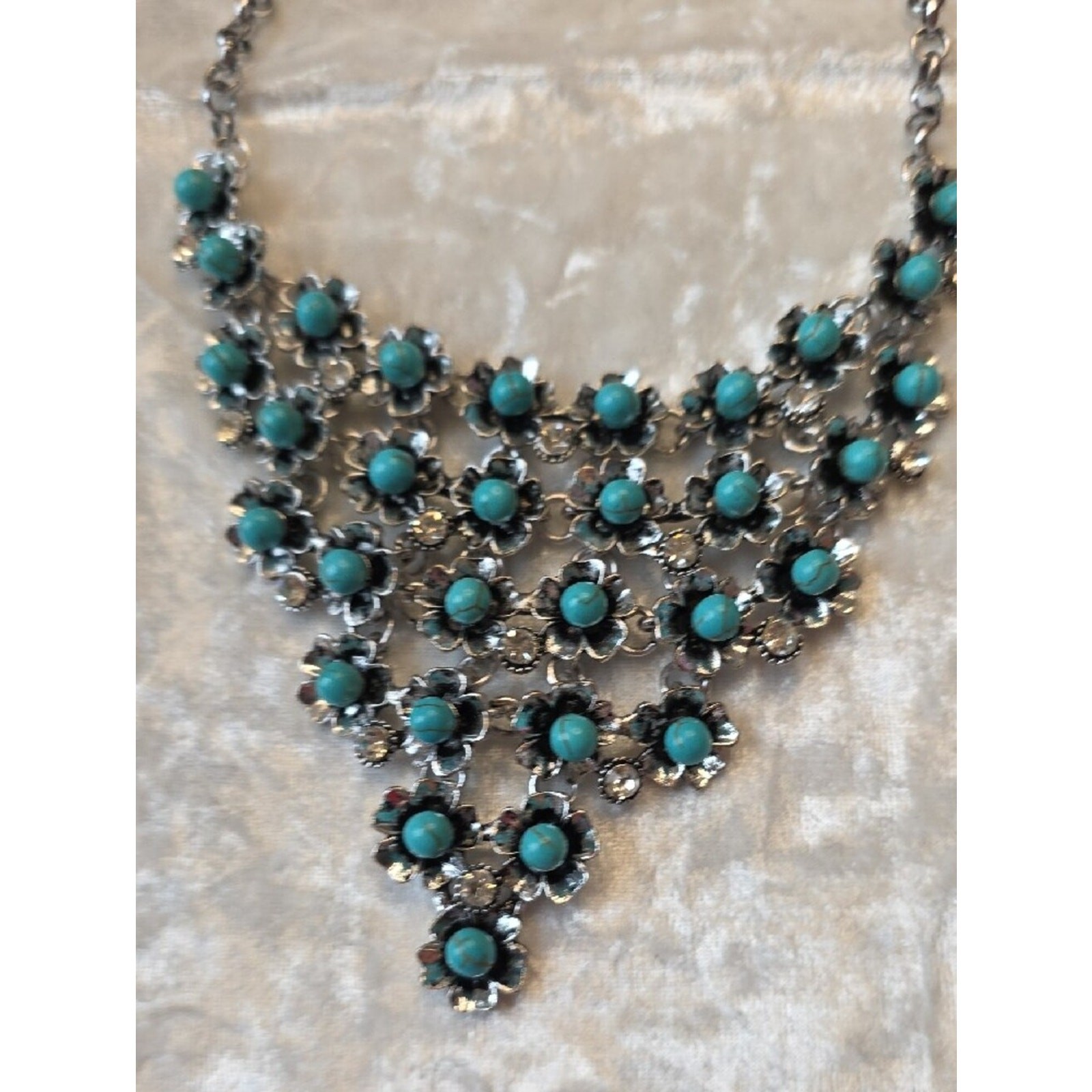 NWT Faux Turquoise Floral Cluster Bib Boho Southwestern Statement Necklace