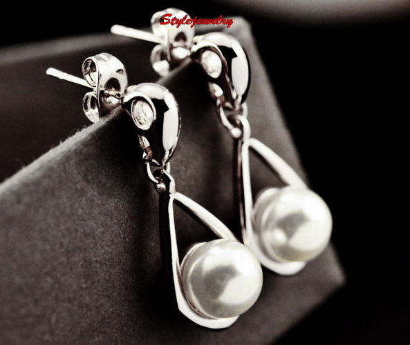 White Gold Filled Silver Tone Bridal White Pearl Bridal Teardrop Earring XE128