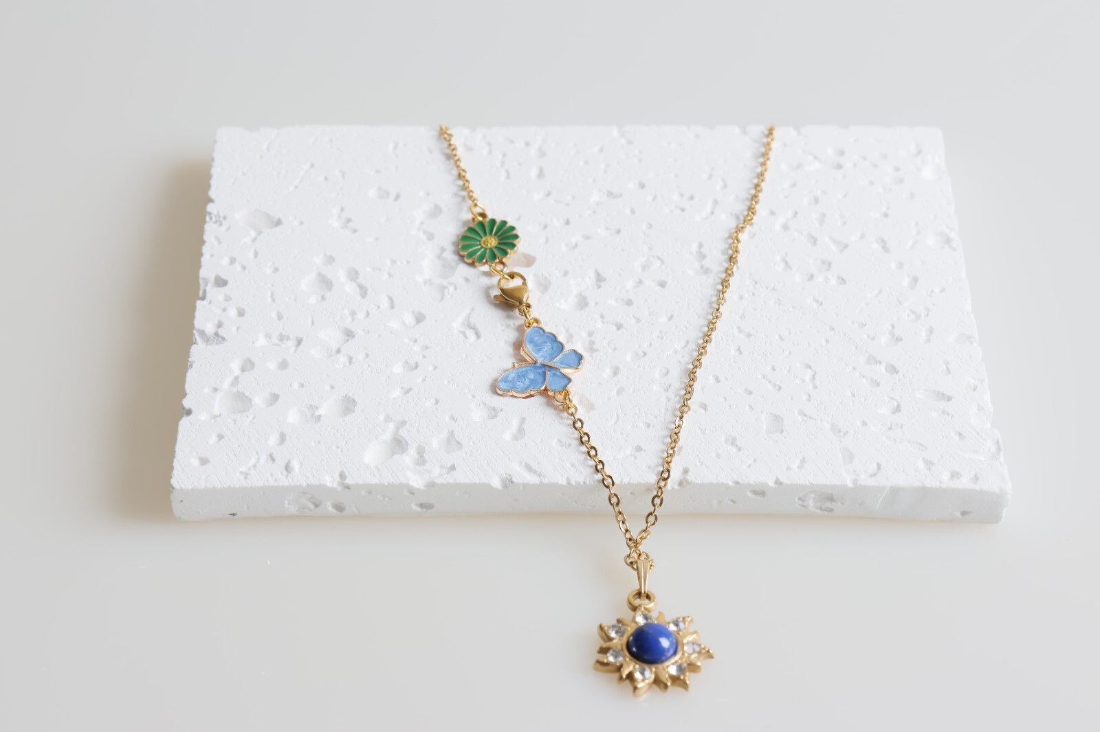Cadena De Acero Inoxidable Chapada En Oro 18k Girasol Mariposa Flor Margarita