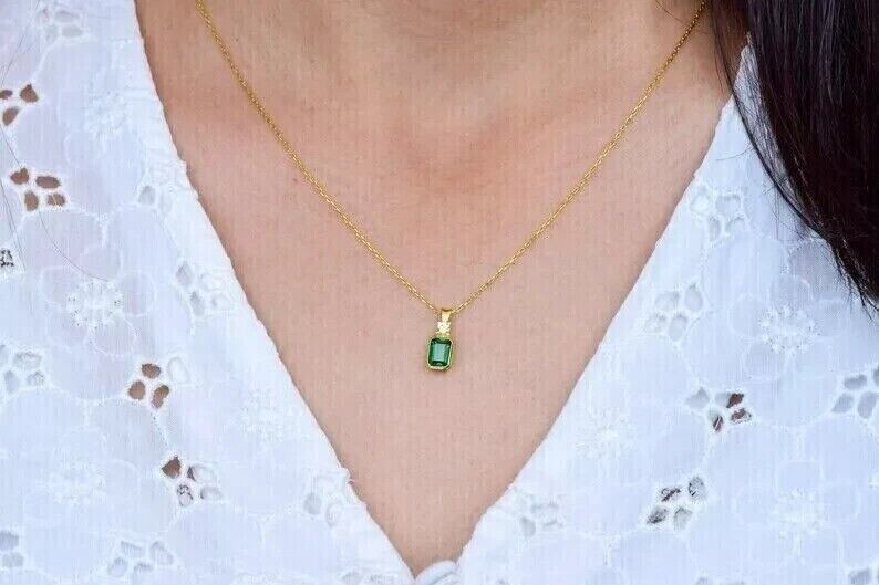 Simulated 2.00Ct Diamond & Emerald-Green Pendant 18″Chain 14K Yellow Gold Finish