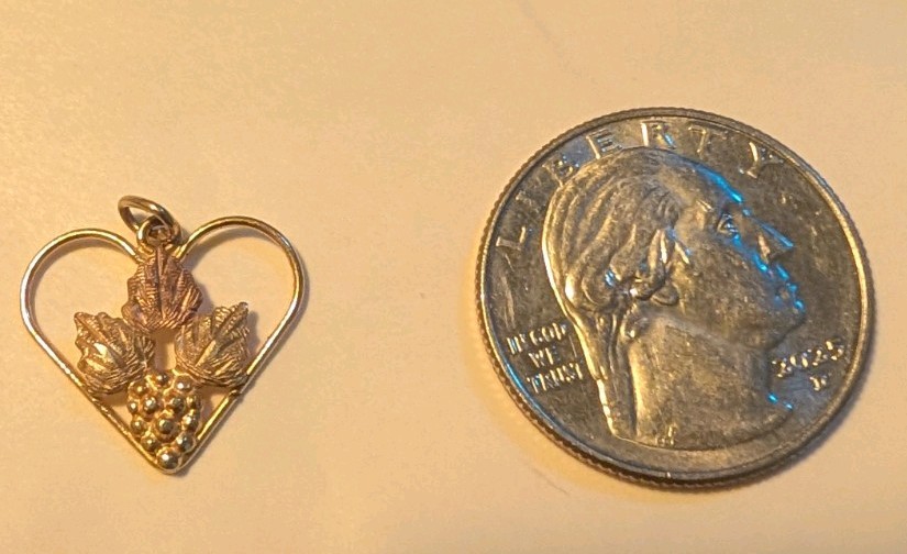 Yellow Gold Heart Charm Pendant Grapes Leaves Cluster Design No Stone
