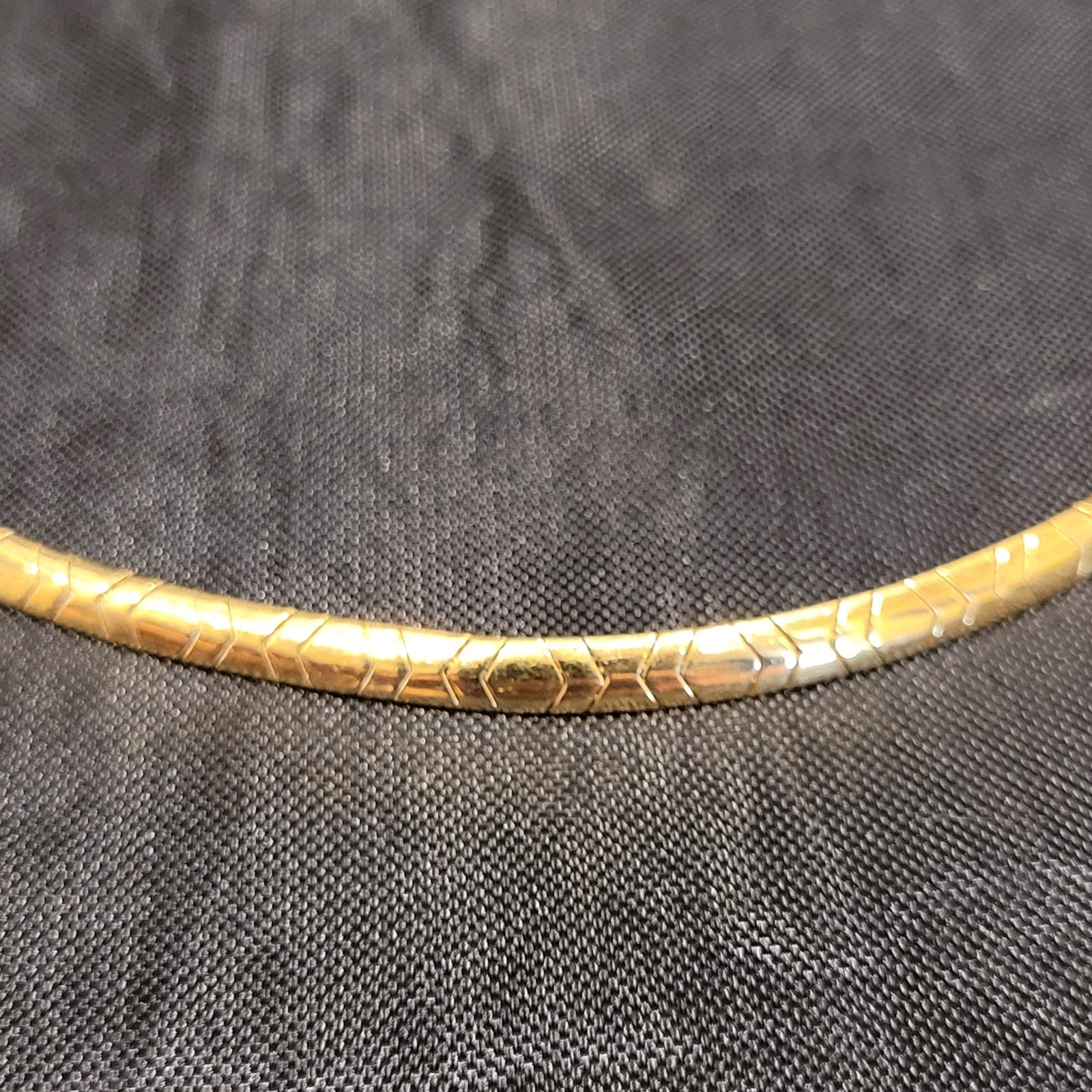 Herringbone 16″ Gold Tone Plate Necklace Flat Collar Style