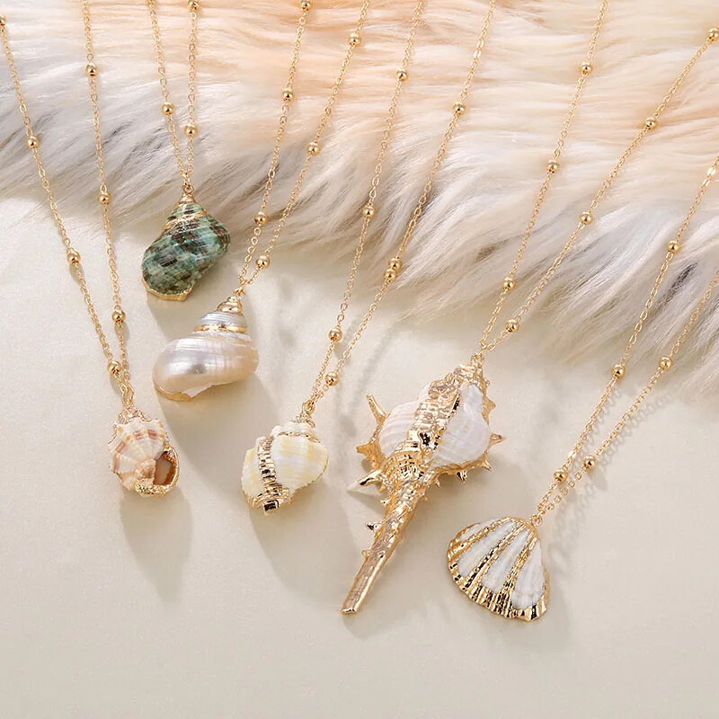 Conch Shell Pendant Necklace for Women Cowrie Beach Summer Party Look