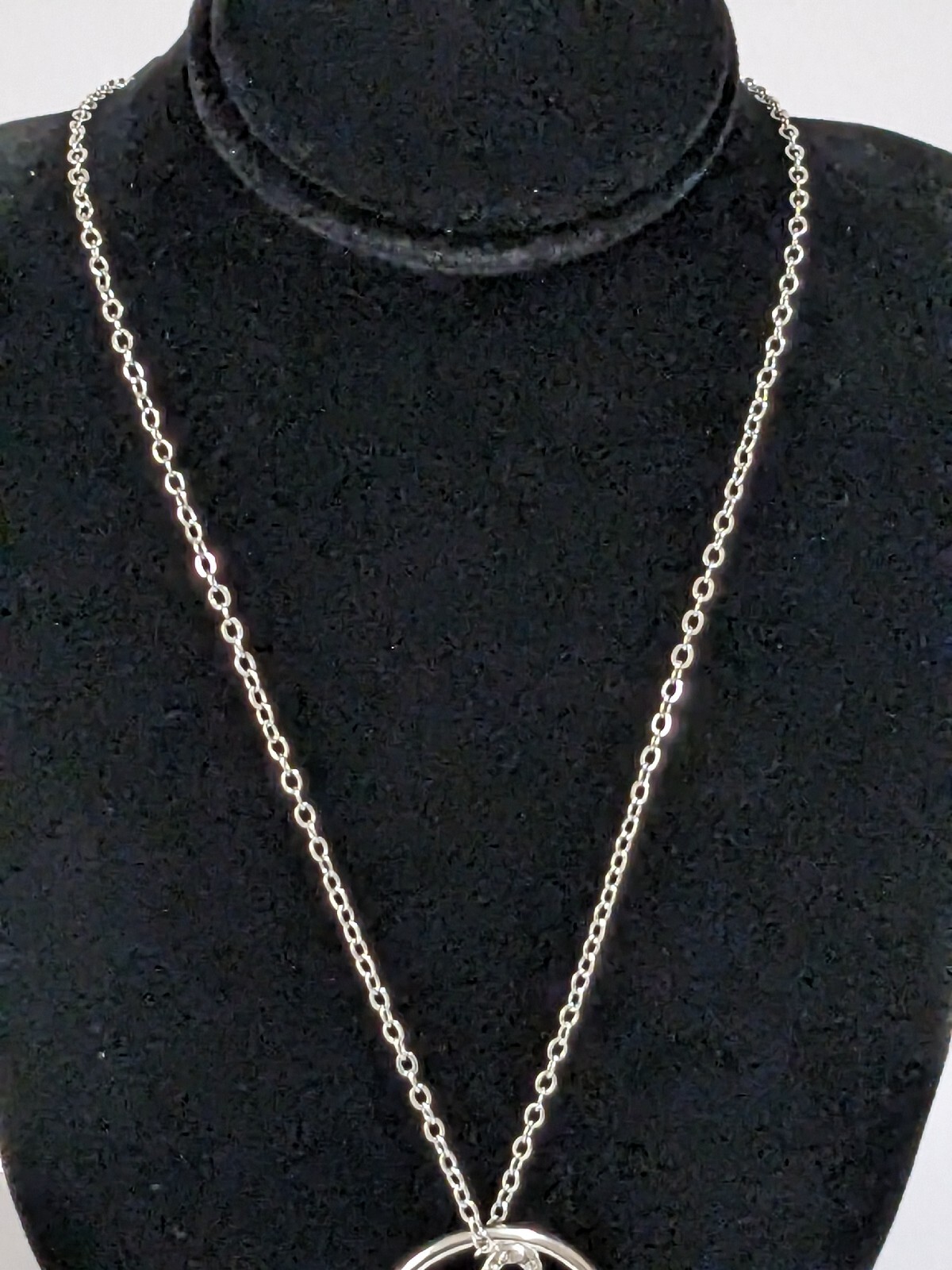 Intertwined Rhinestone Hearts Pendant Silver Tone Necklace. 18″. Modern.