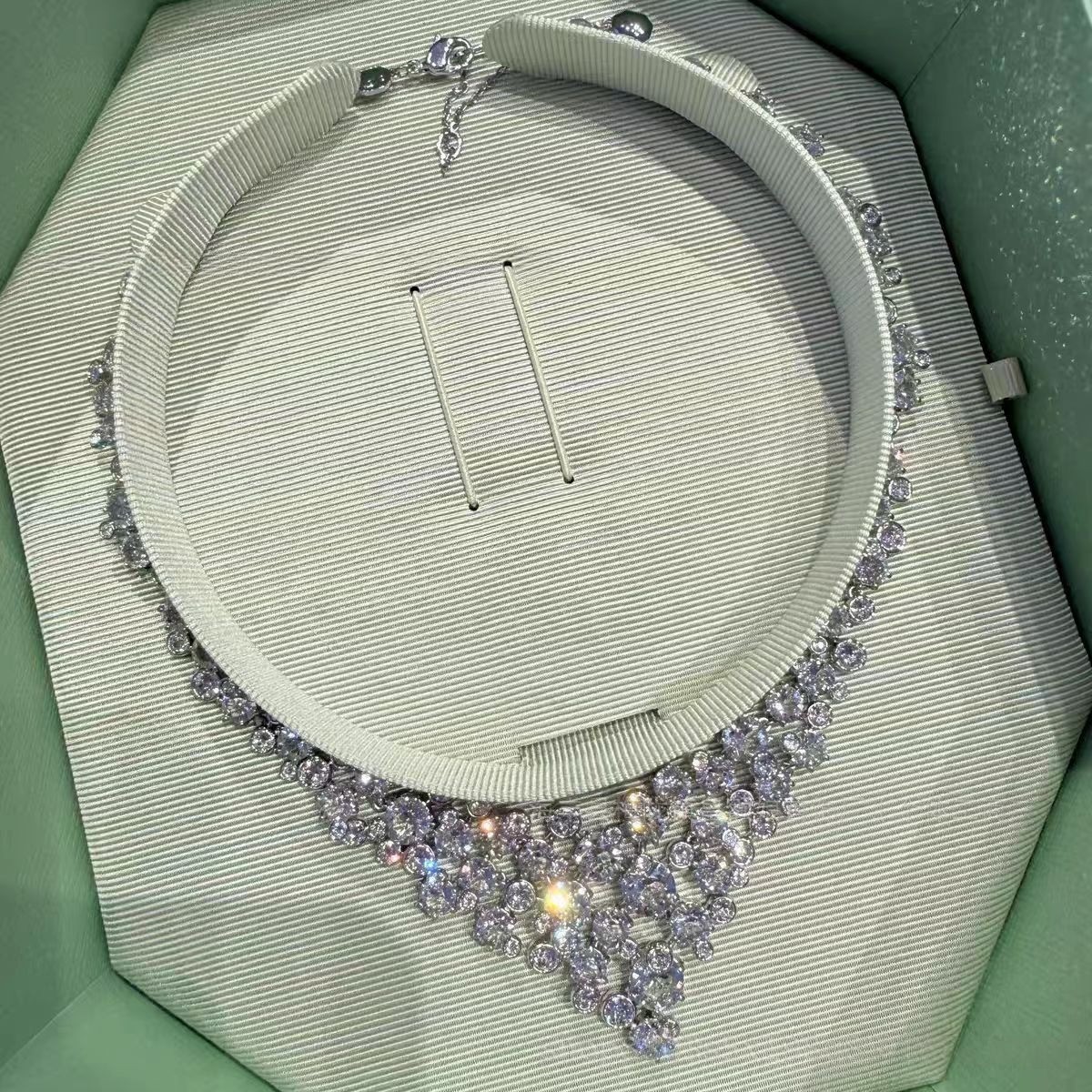 Swarovski Constella V-Necklace – Luxurious Crystal Jewelry