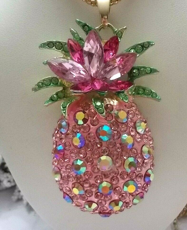 BETSEY JOHNSON SPARKLING LARGE PINK PINEAPPLE CRYSTAL PENDANT NECKLACE