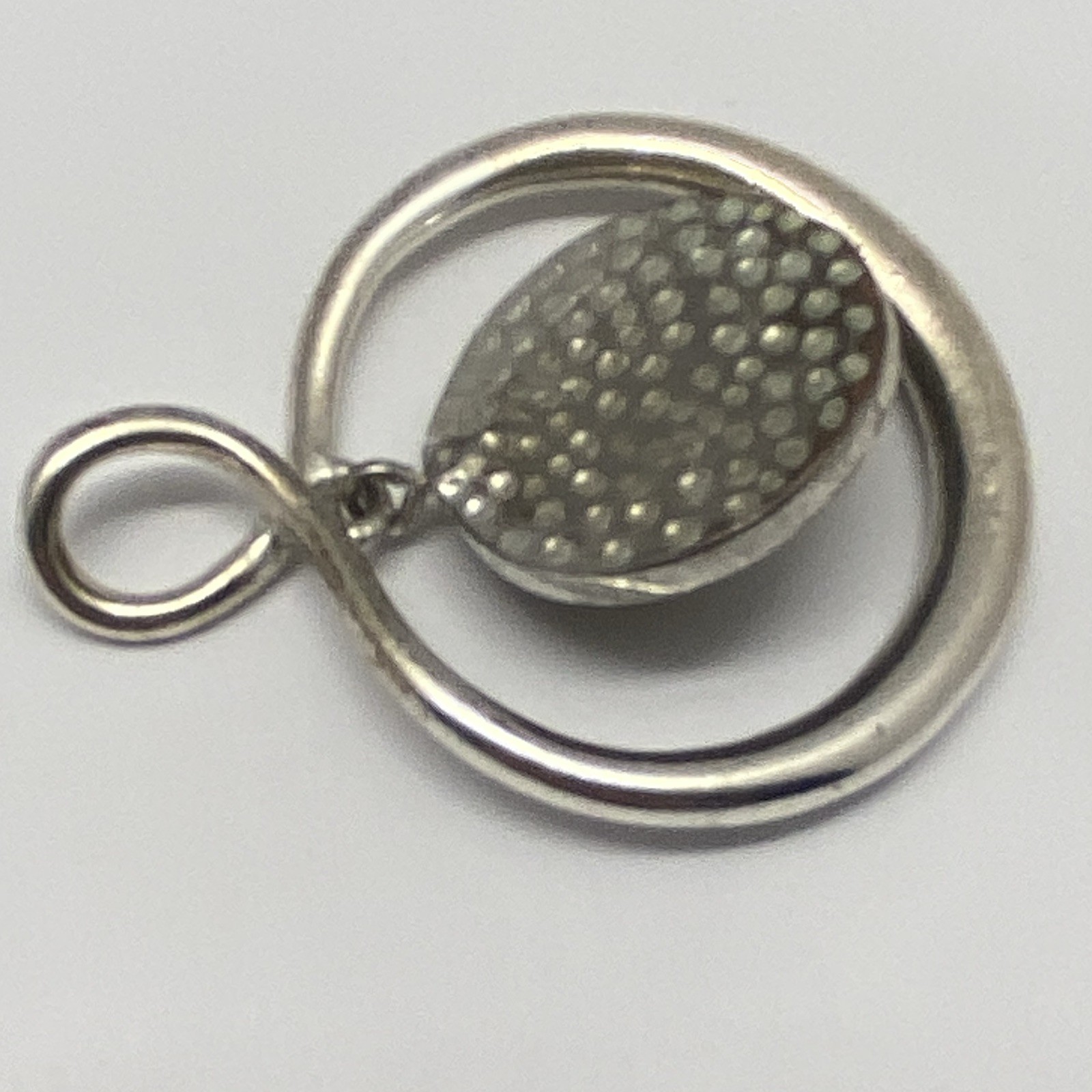 VTG Sterling Silver (untested) Open Circle Pendant Textured Green Amber Cabochon