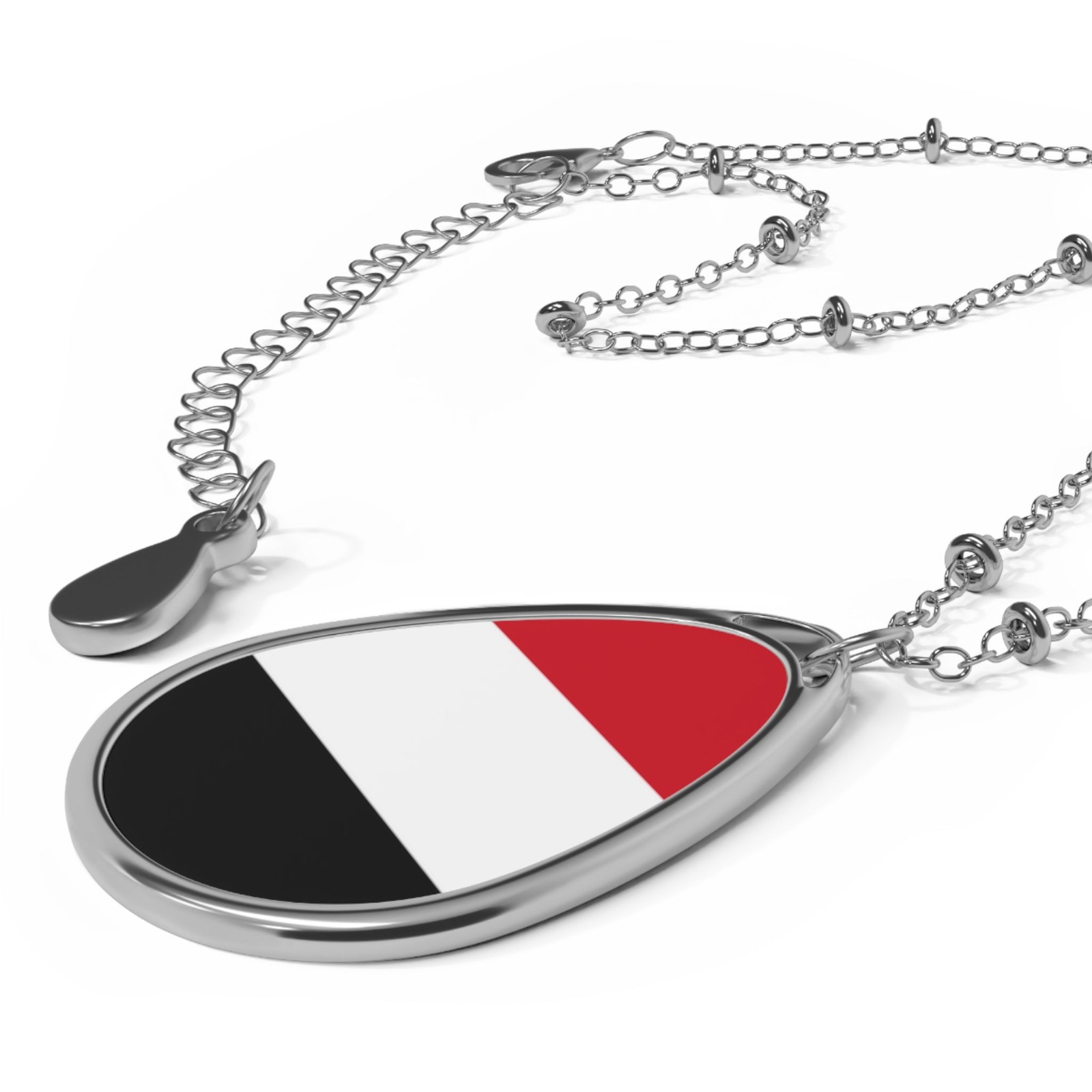 Yemen Flag Oval Necklace – Patriotic Pendant Gift – One Size / Silver