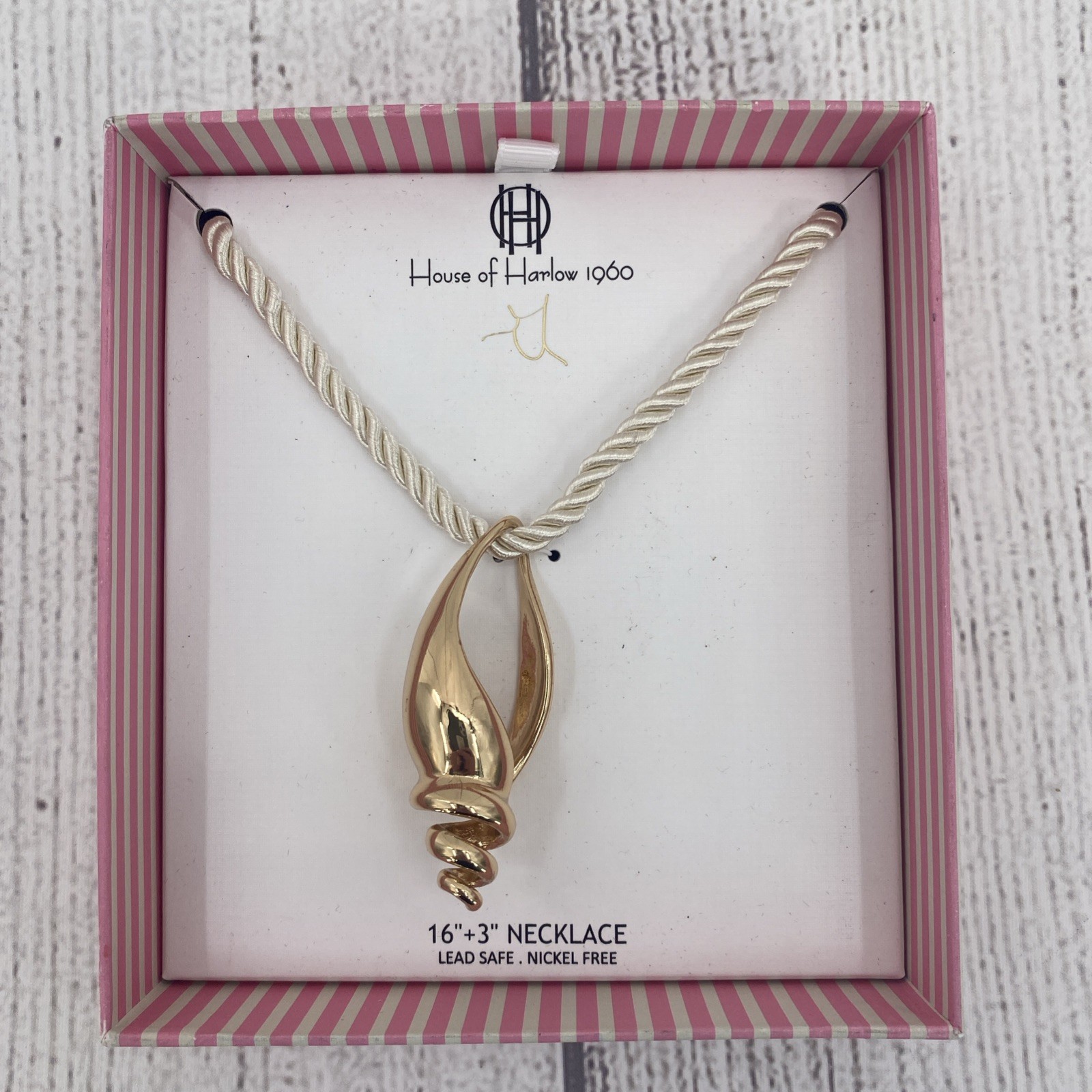 House of Harlow 1960 Necklace Gold Tone 3″ Conch Shell Pendant 16″ Ivory Cord