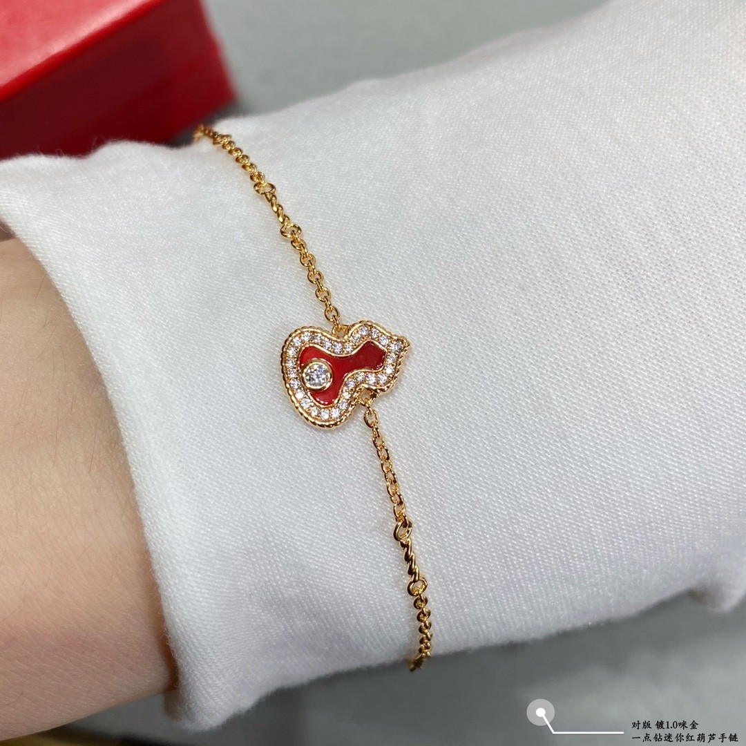Qeelin Wulu Bracelet in 18K rose gold with diamonds and red agate