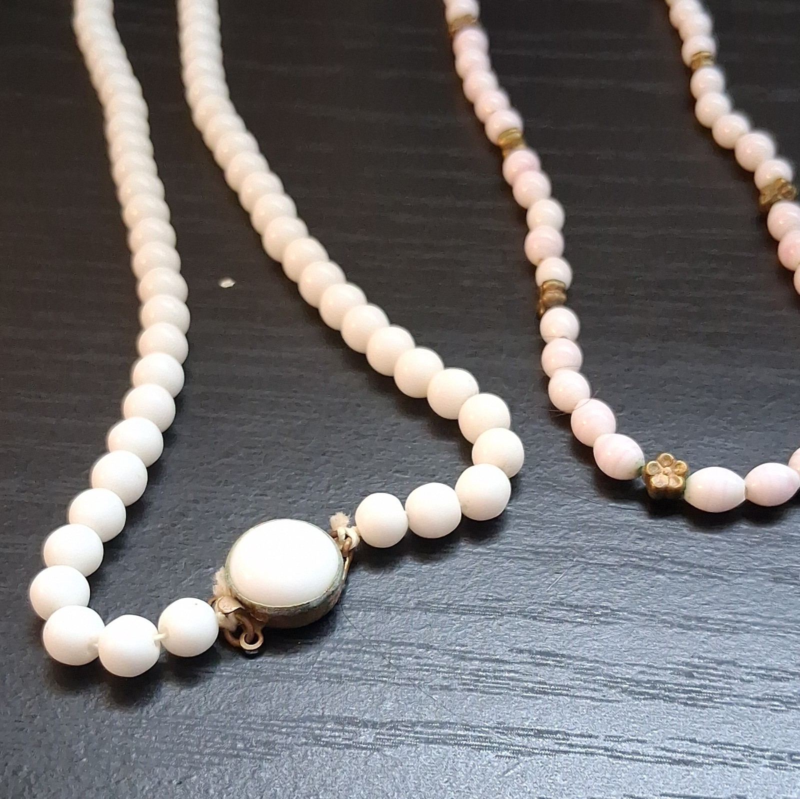 White Glass Ball/Bead Beaded Necklace Round Clasp No Stone Undated