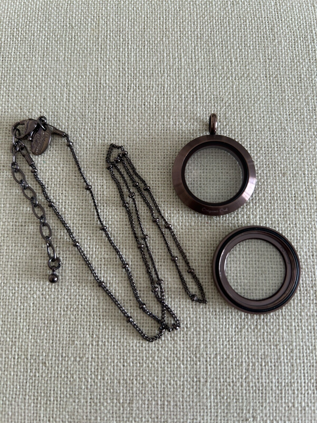 Origami Owl Medium Chocolate w/Metallic Crystals Twist Locket & Chain Set “New”