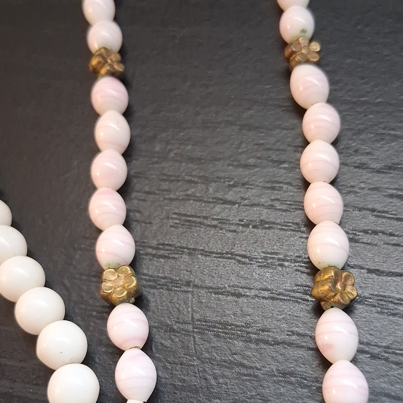 White Glass Ball/Bead Beaded Necklace Round Clasp No Stone Undated