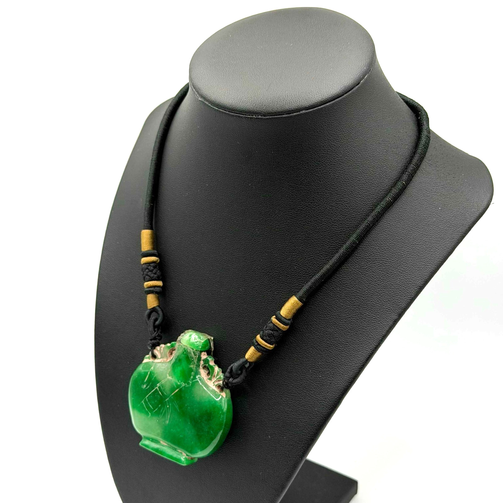 Vtg Chinese Green Jade Snuff Bottle Pendant Silk Cord Necklace (AHB)