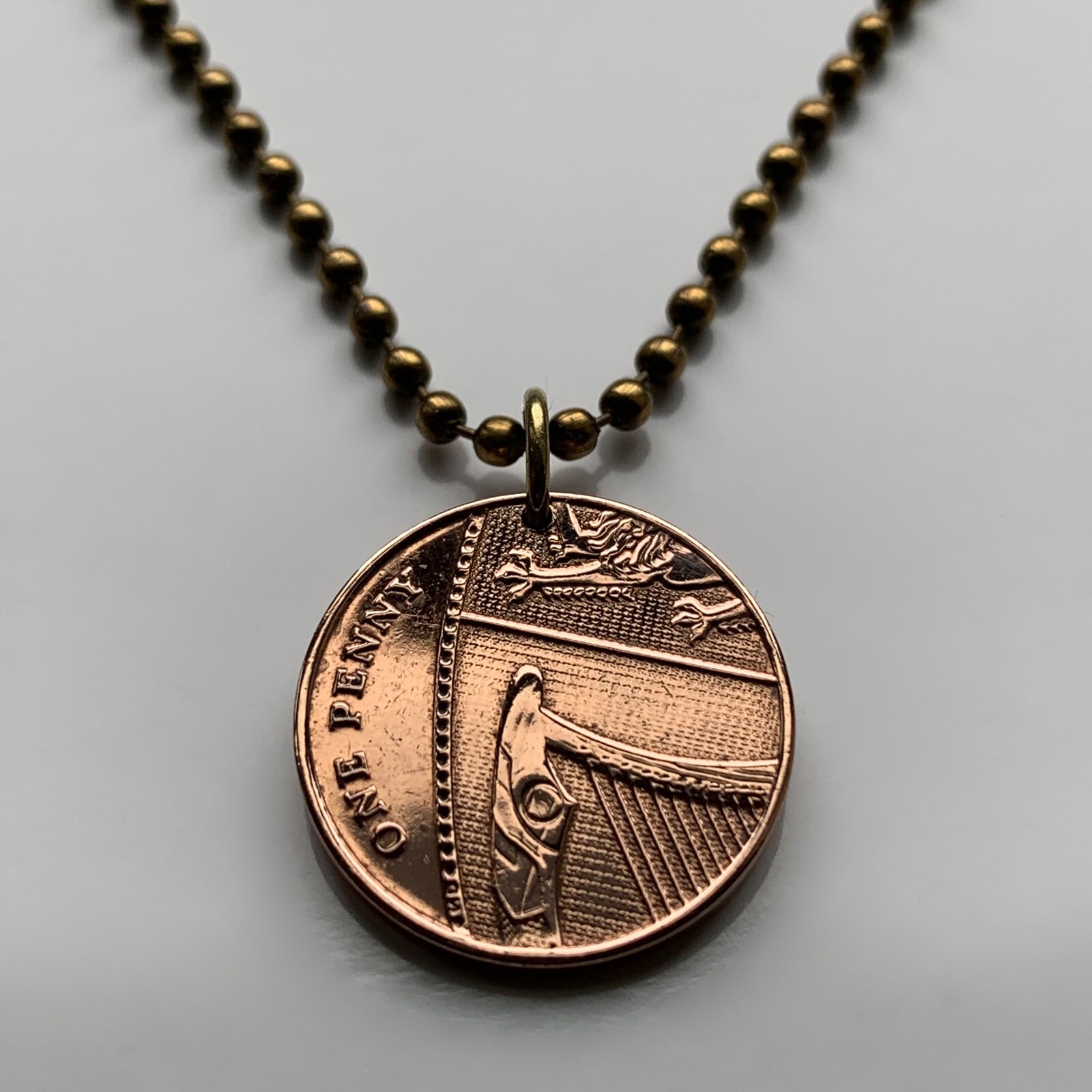 2012 United Kingdom coin pendant Irish harp English lions Belfast London 000598