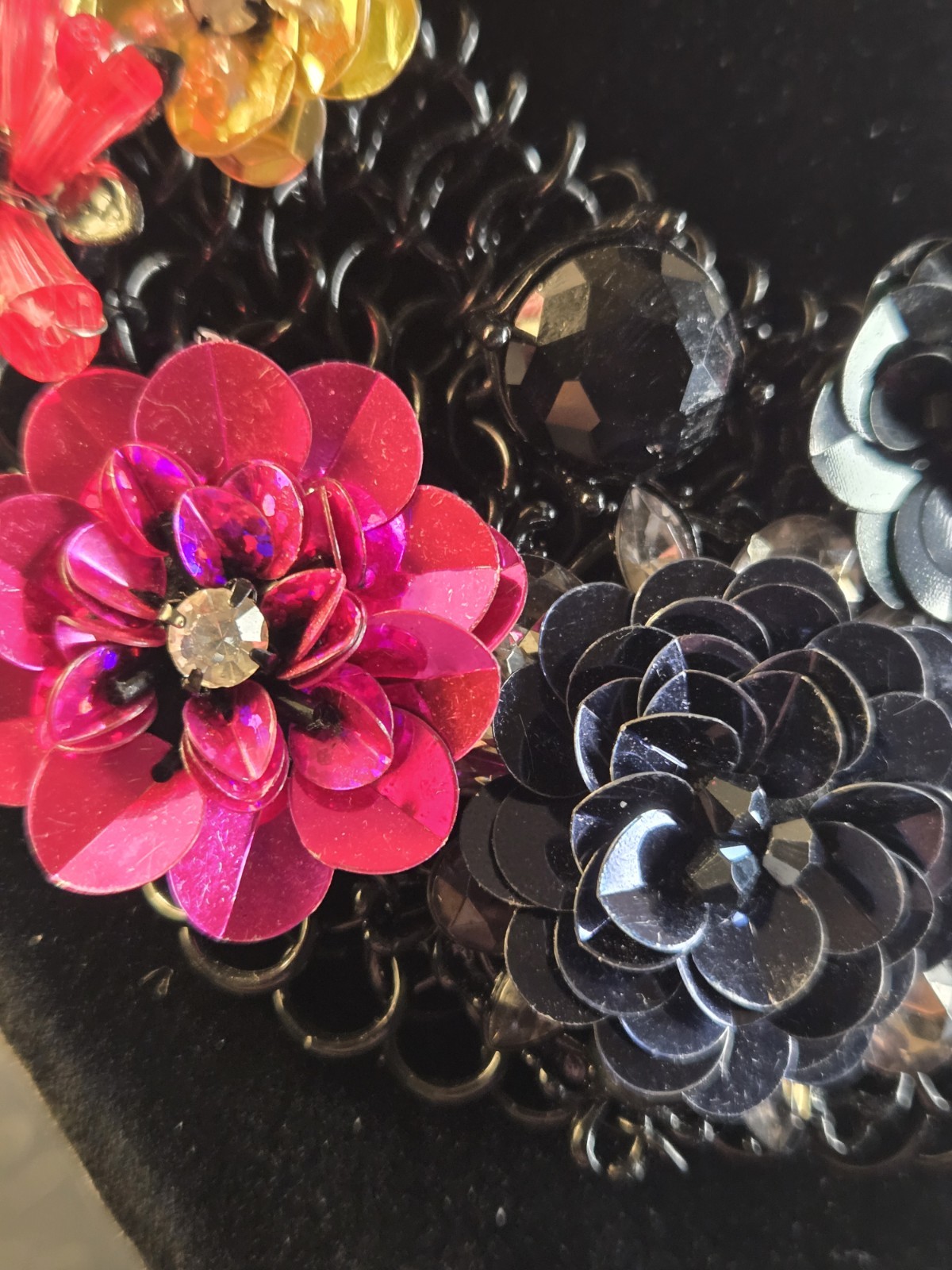 ALDO BLACK STATEMENT NECKLACE CHUNKY FLORAL EMBELLISHED BIB DESIGN