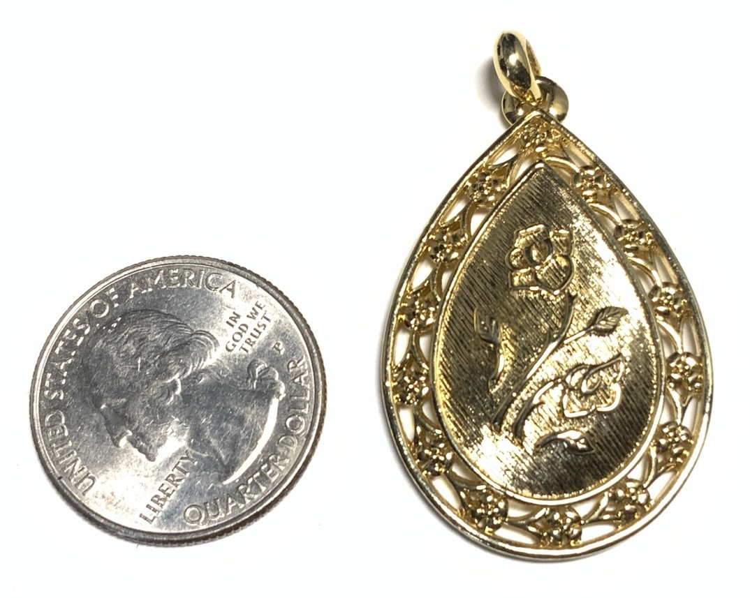Gold Tone Rose Pendant LP110