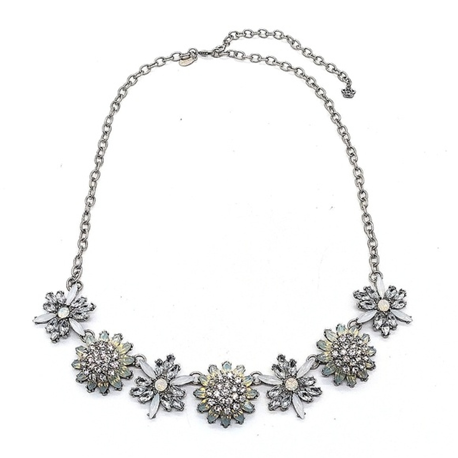 Flawless CHICO’S 22″ Statement Flower Bib Collar Necklace with 4″ extension